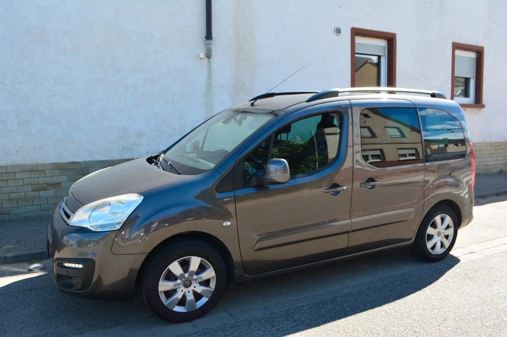 Citroen Berlingo Shine 1.2 e-THP / PureTech Braun - 1