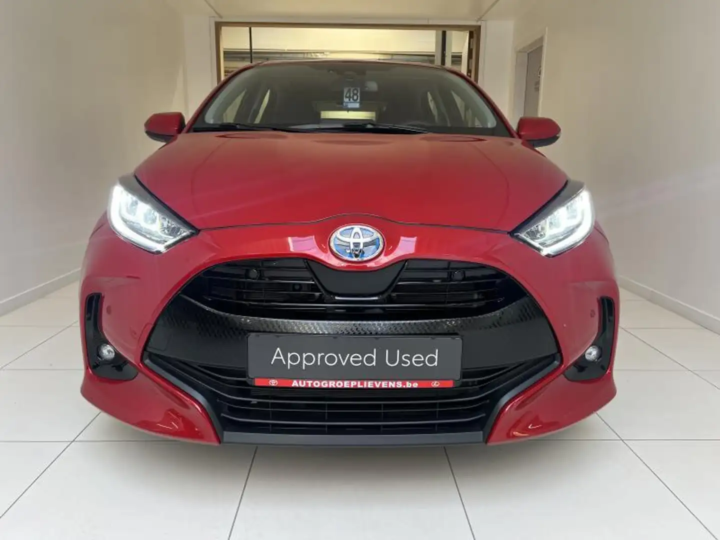 Toyota Yaris ICONIC 1.5 HYB CVT Rouge - 2