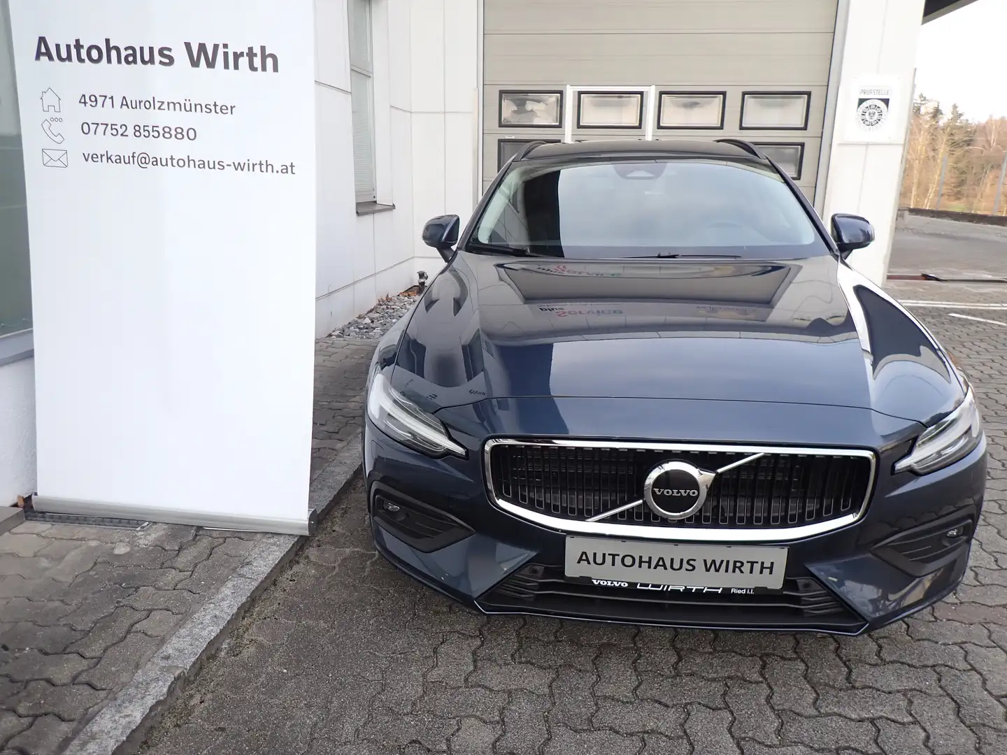 Volvo V60 B4 Mild Hybrid Core / Fahrerassistenzp. / Lichtp. Blau - 2
