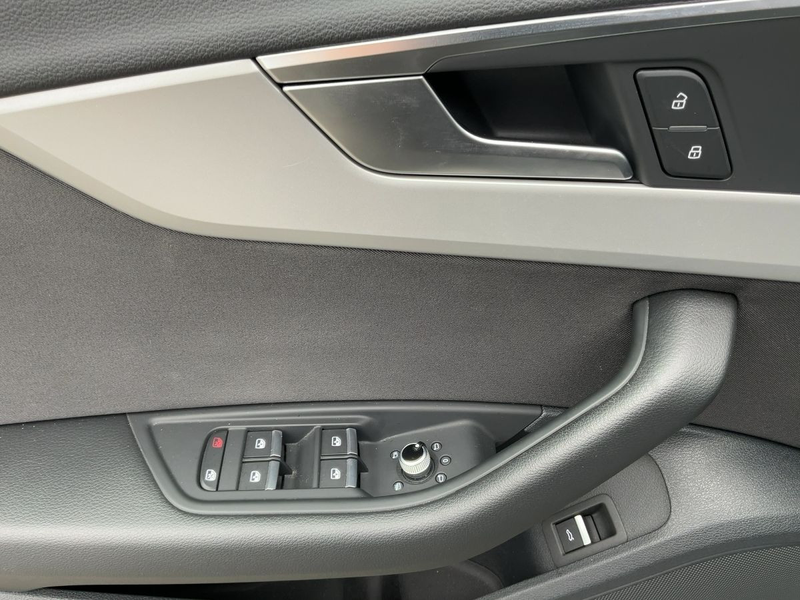 Audi A4 40 TDI S-TR QU S-LINE LED+NAVI+SHZ+18" — photo 16