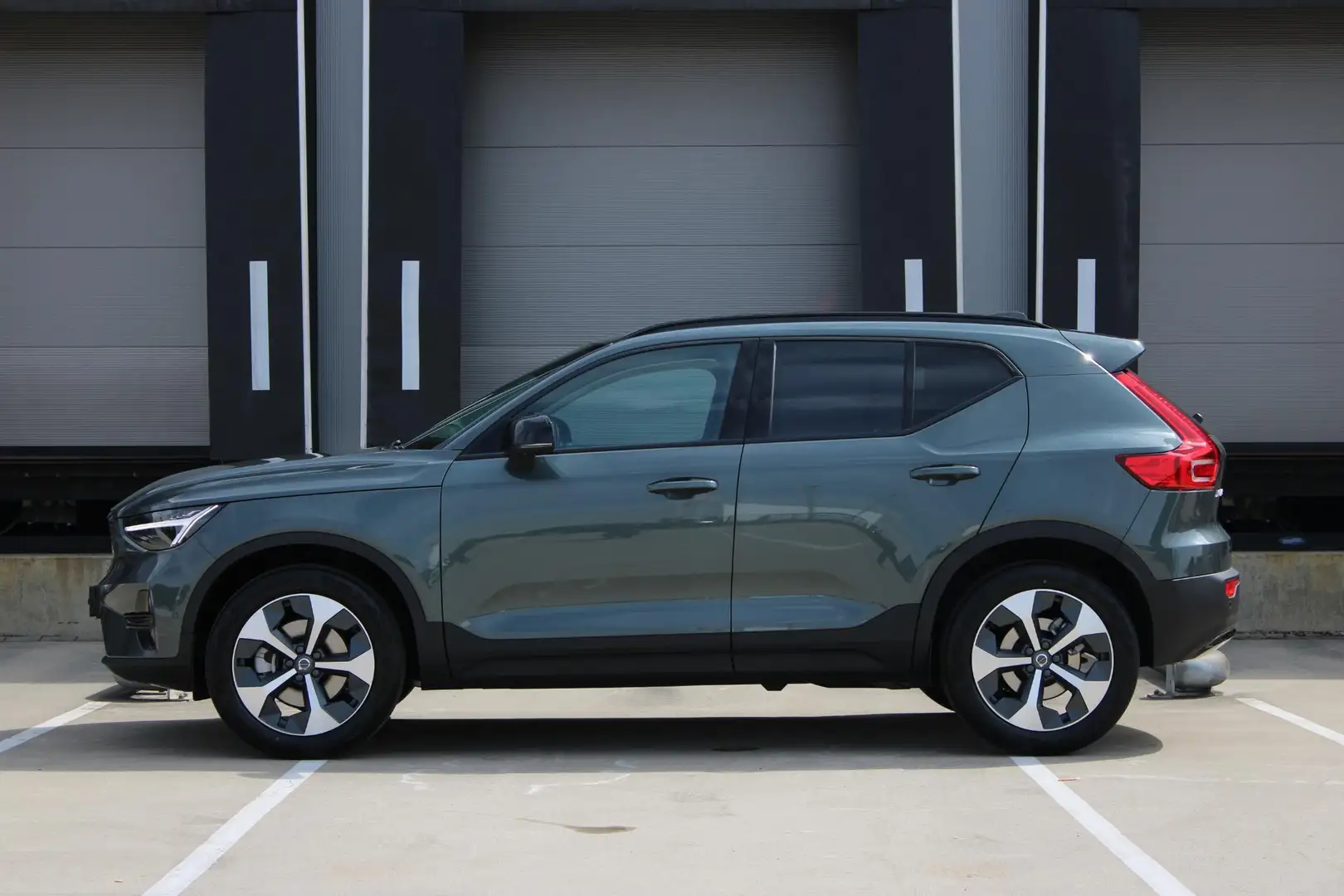 Volvo XC40 B4 197PK Plus Dark | Google Navigatie | 360 graden - 2