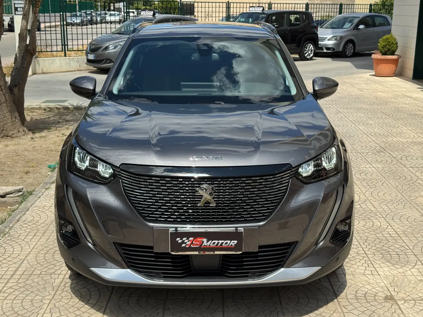 Peugeot 2008 1.5 bluehdi Allure Pack 130 CV EAT8 Grigio - 2