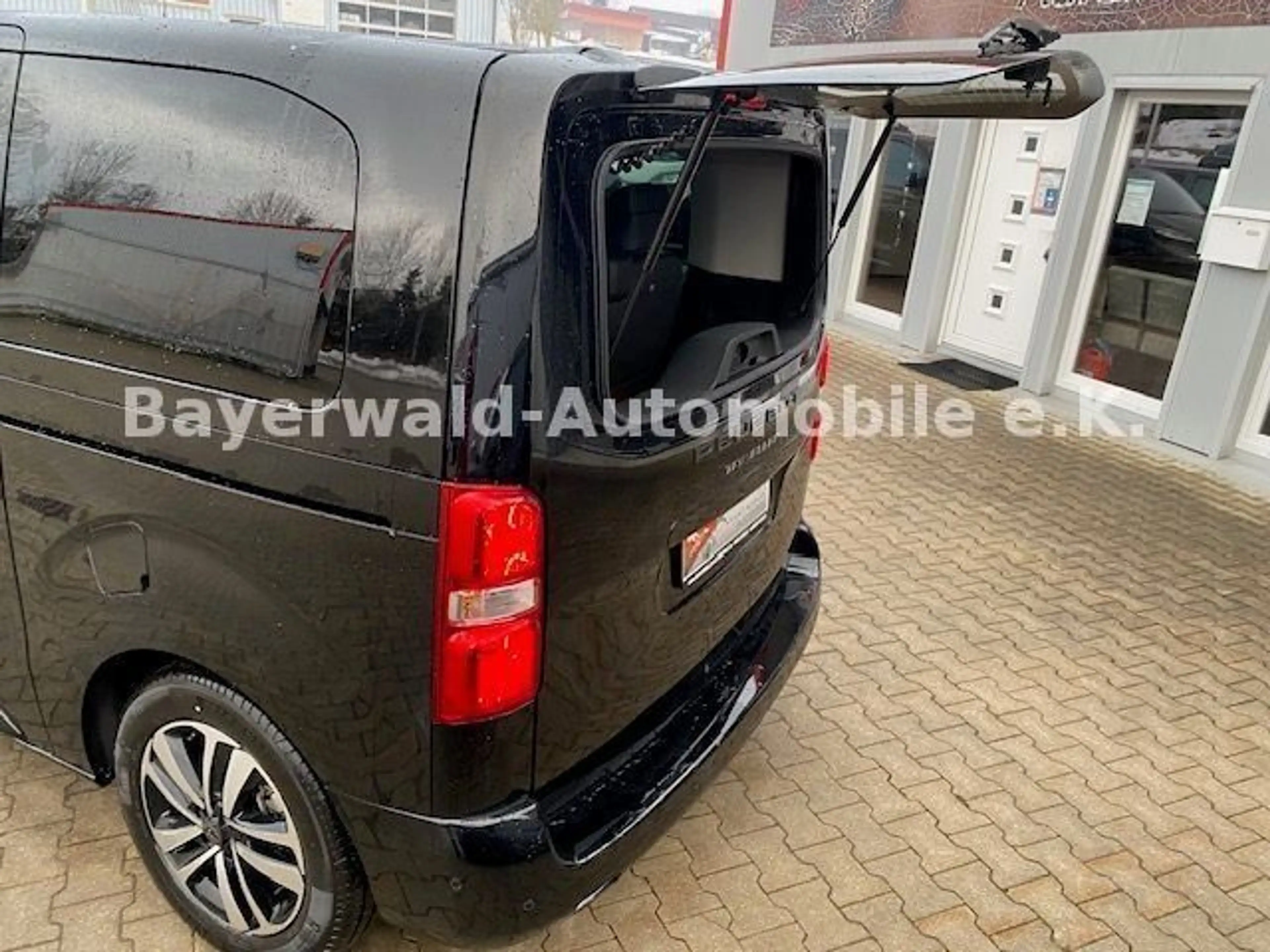 Peugeot Traveller Allure 2,2 L2 8-Sitze Navi Leder AHK — photo 6