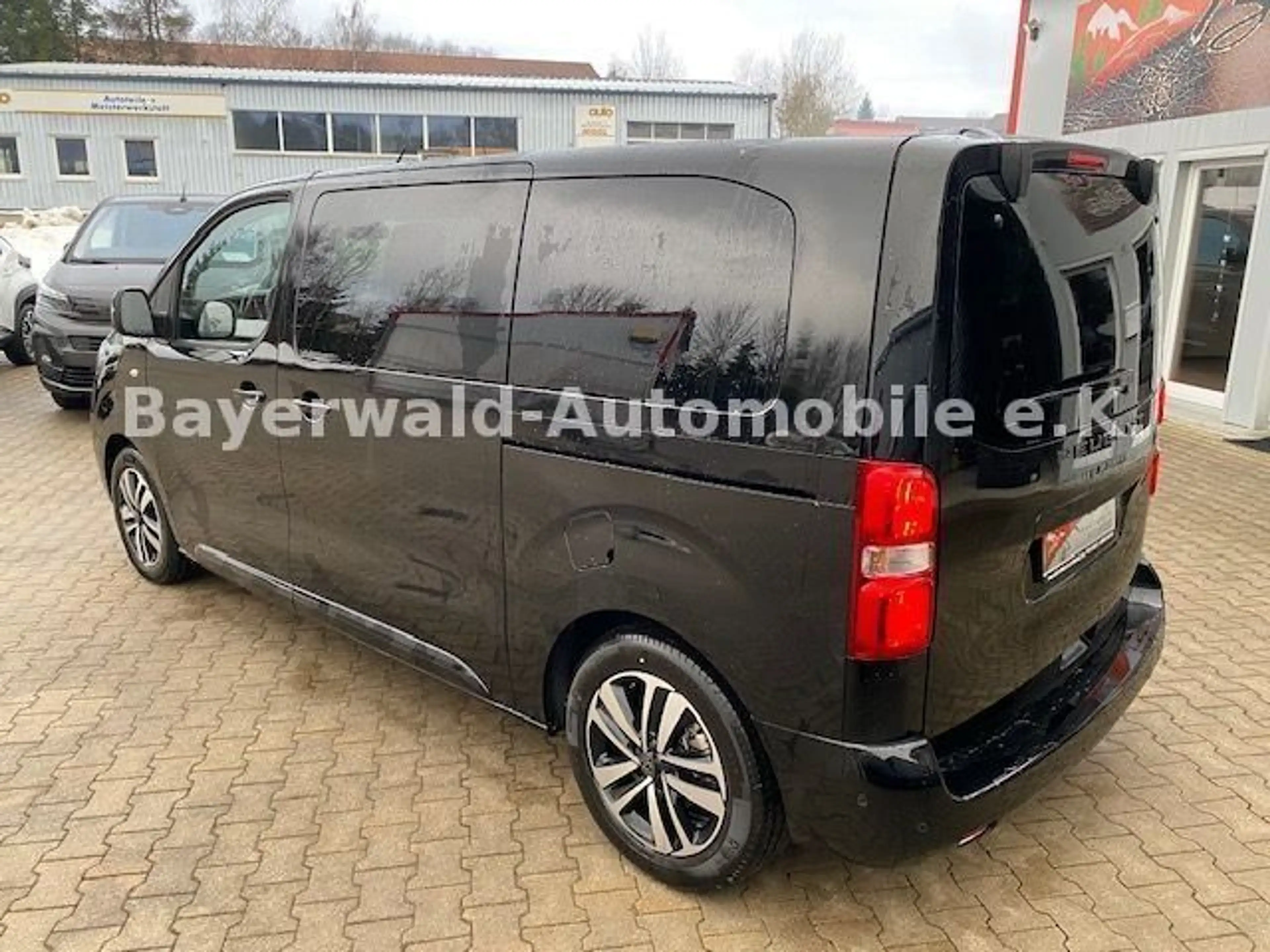 Peugeot Traveller Allure 2,2 L2 8-Sitze Navi Leder AHK — photo 3
