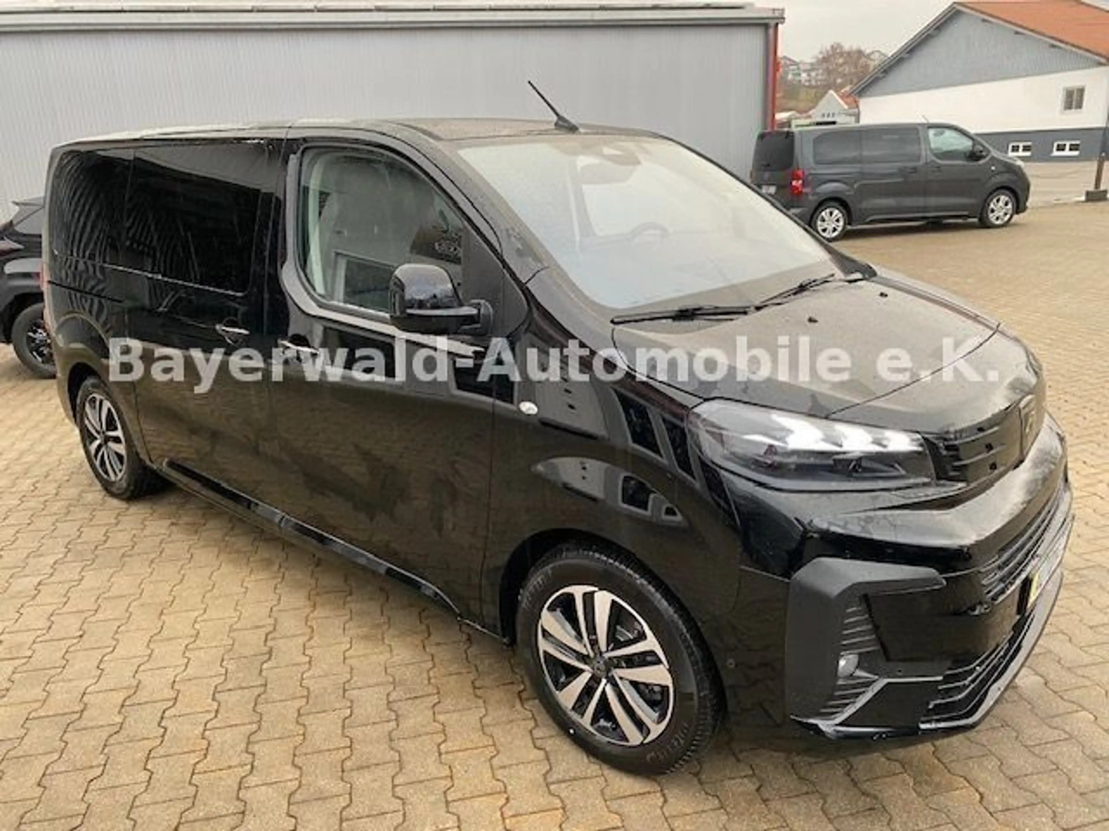 Peugeot Traveller Allure 2,2 L2 8-Sitze Navi Leder AHK — photo 8