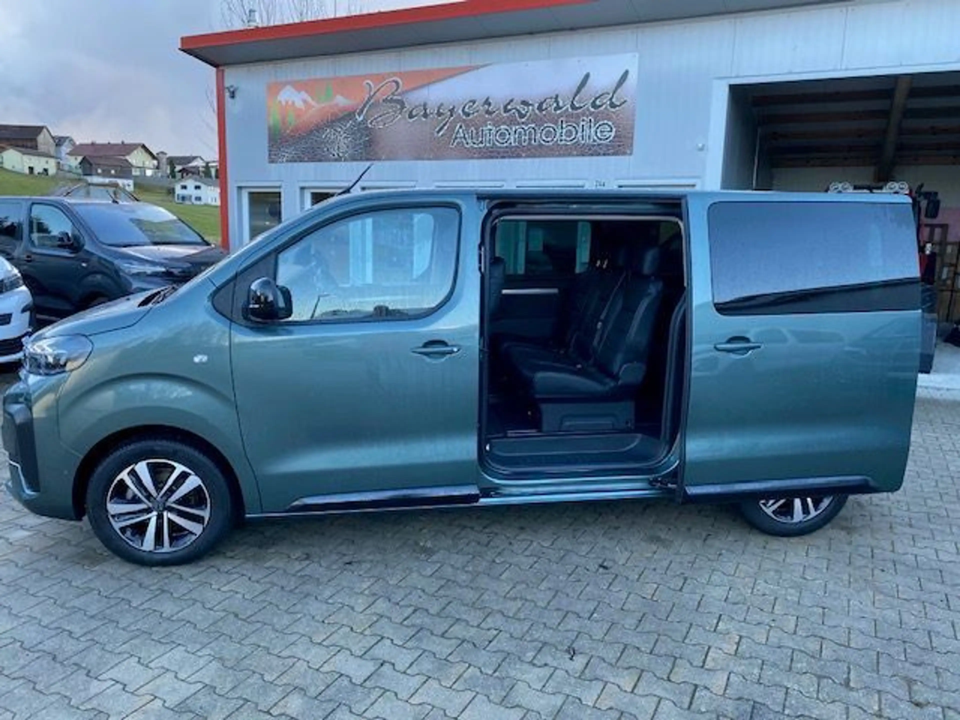Peugeot Traveller Allure 2,2 L2 8-Sitze Navi Leder AHK — photo 10