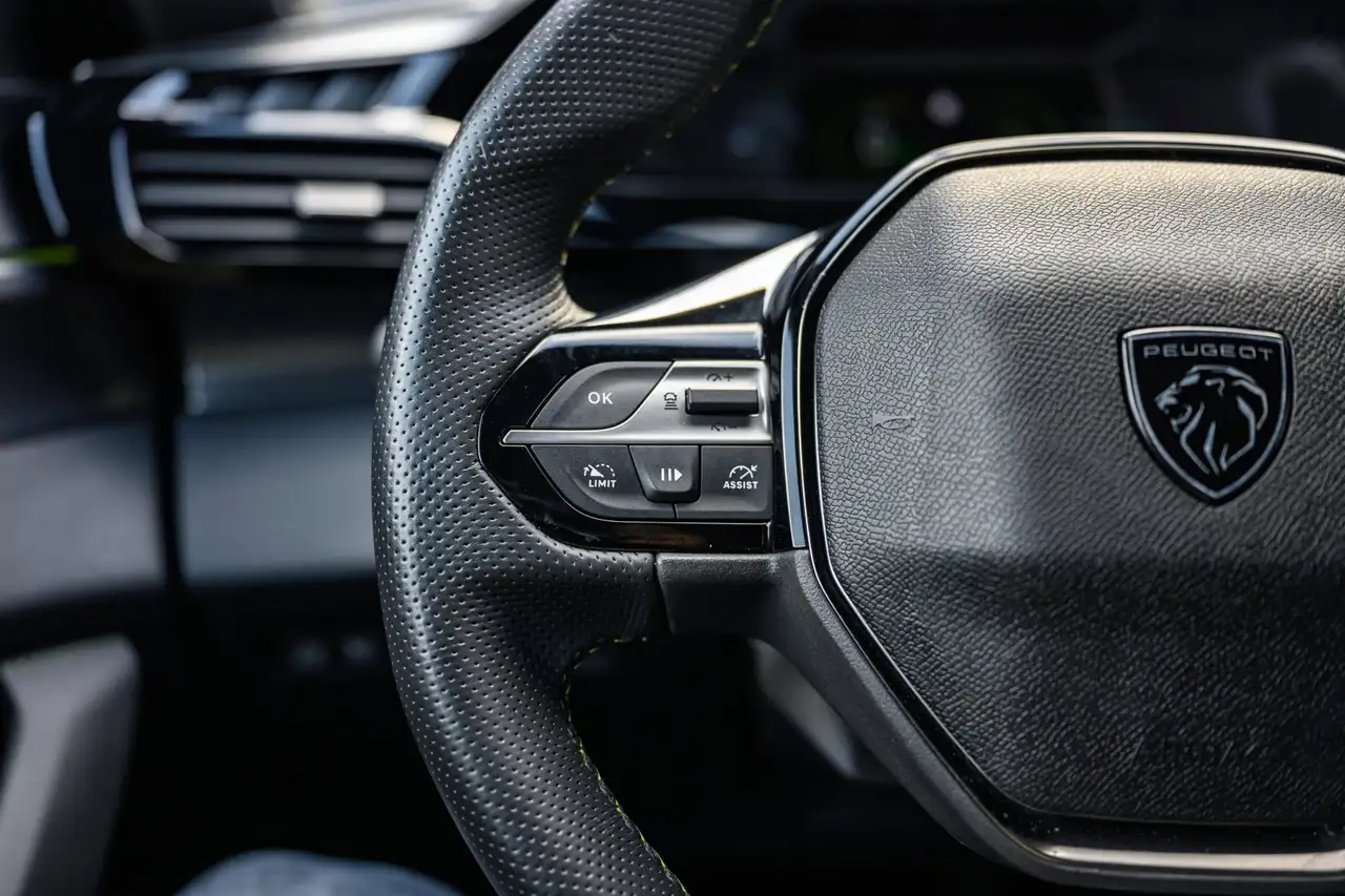 Peugeot 408 1.6 HYbrid GT 180 EAT8|Car-Play|Camera|191 PK 18