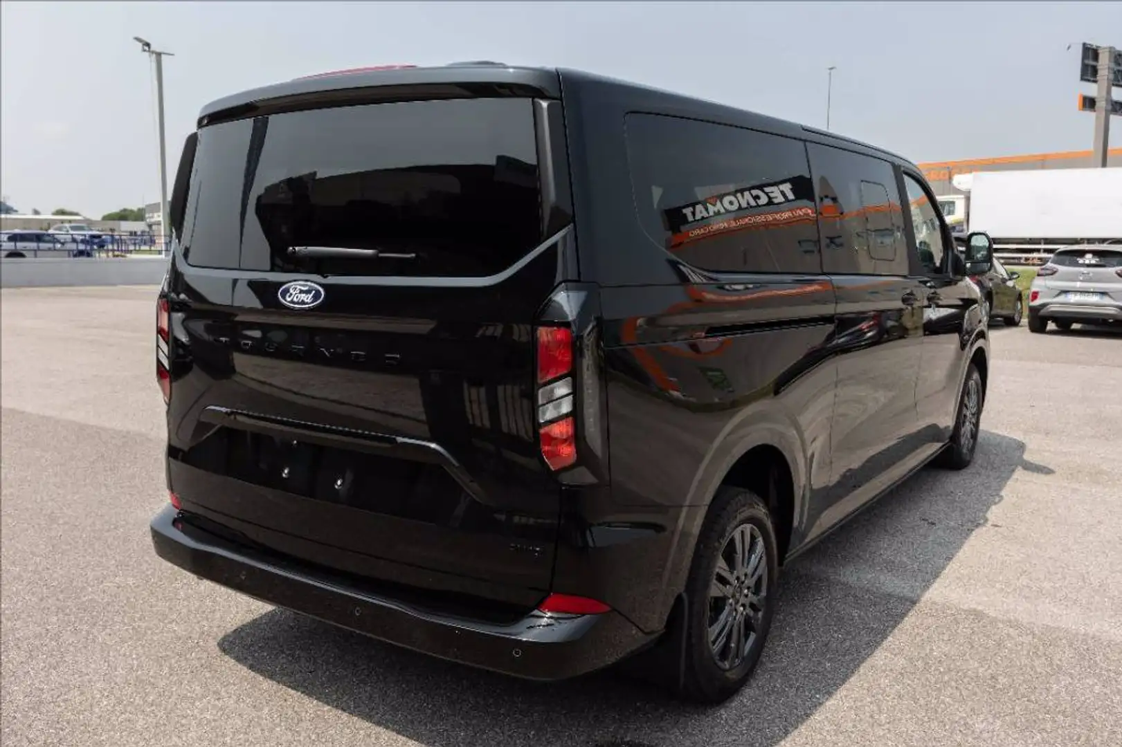 Ford Tourneo Custom V710 320 2.0 ecoblue 150cv Titanium L2H1 Noir - 2