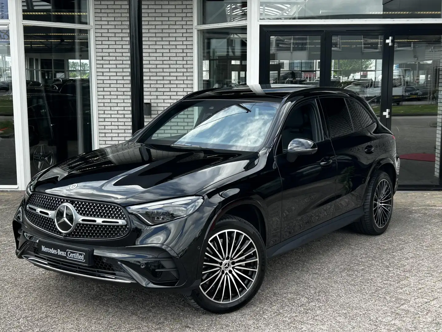 Mercedes-Benz GLC 300 300e 4MATIC AMG Line | Panoramadak | Trekhaak | Me Zwart - 2