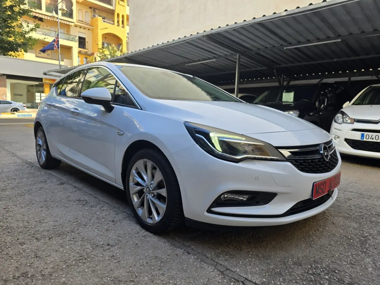 Opel Astra 1.6CDTi S/S Excellence Aut. 136 Weiß - 1