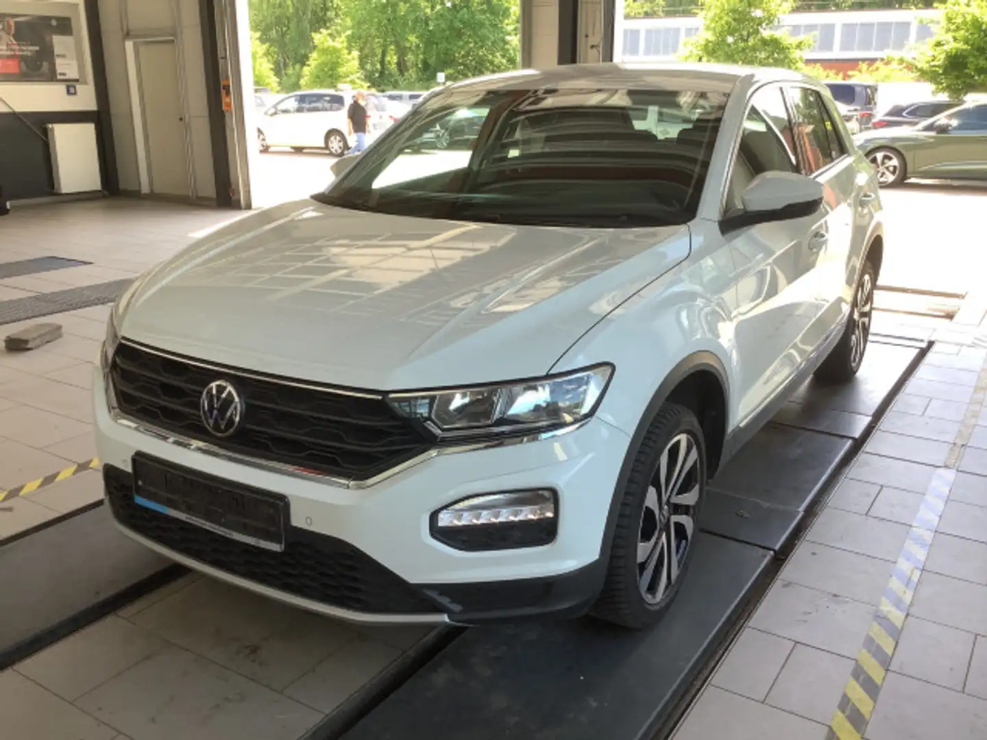 Volkswagen T-Roc 2.0 TDI Active DSG AHK Navi ACC PDC Stzhzg Blanc - 2