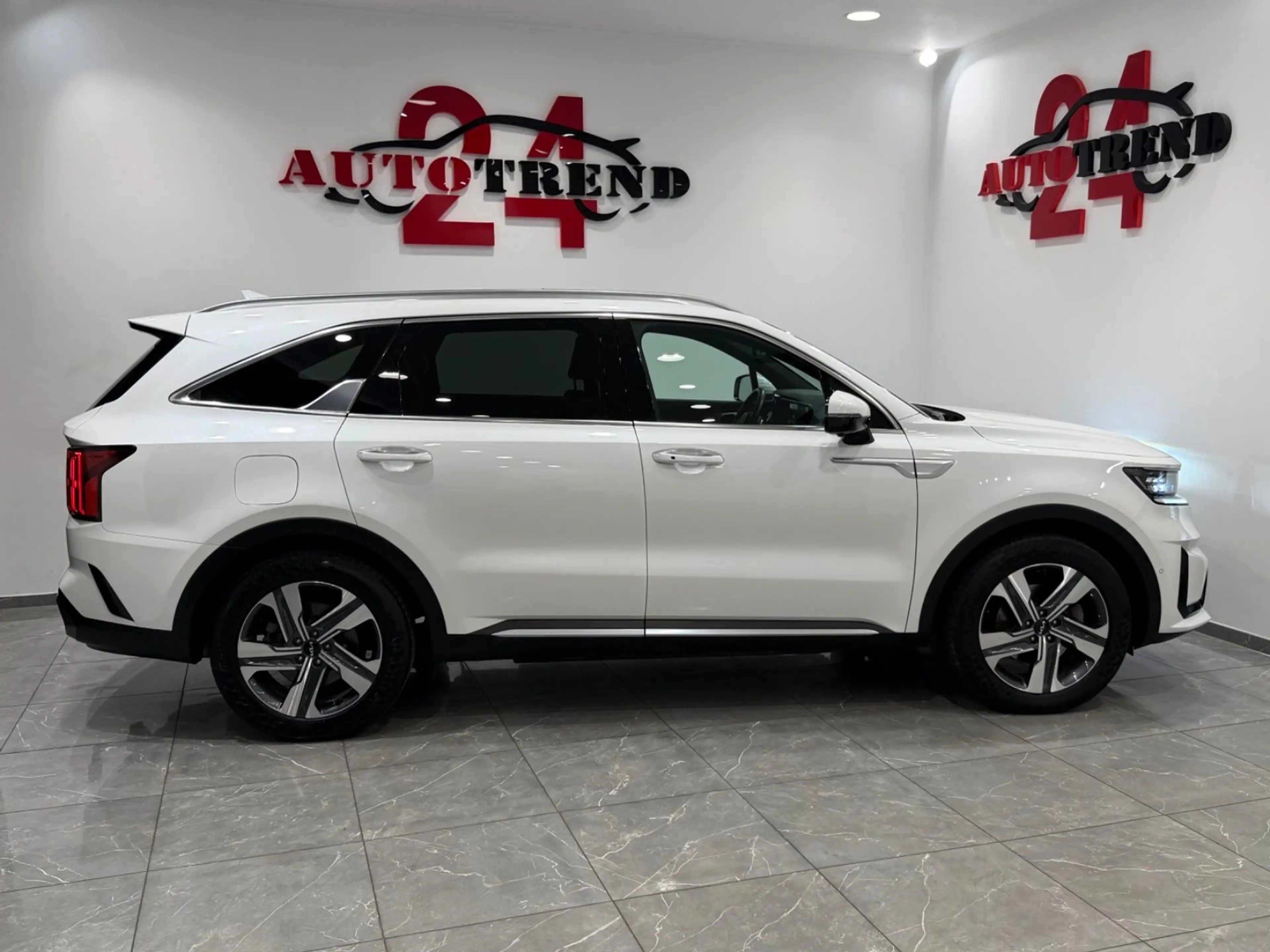 Kia Sorento Platinum 4WD Plug-In Hybrid 7-SITZER — photo 9
