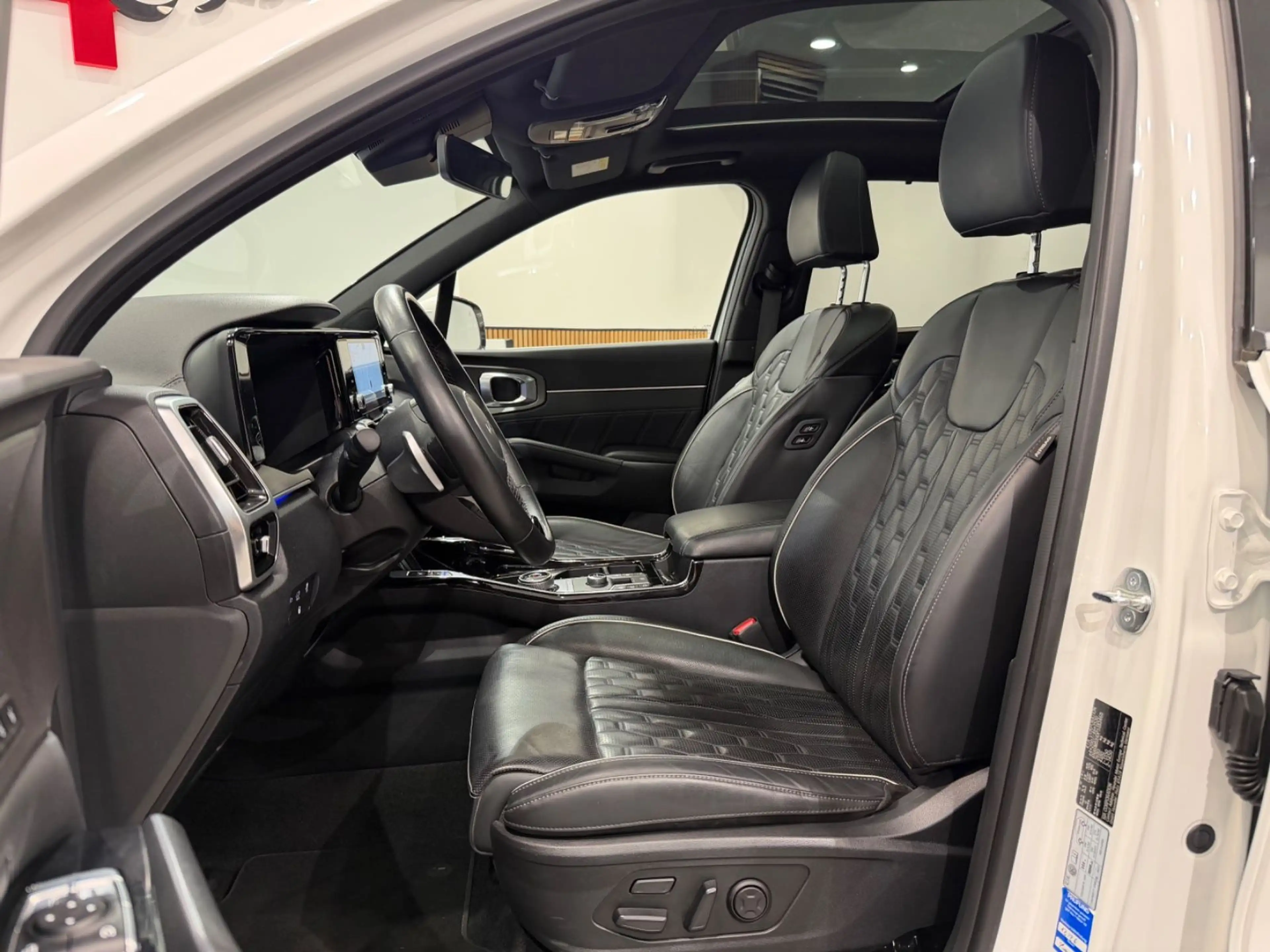 Kia Sorento Platinum 4WD Plug-In Hybrid 7-SITZER — photo 13