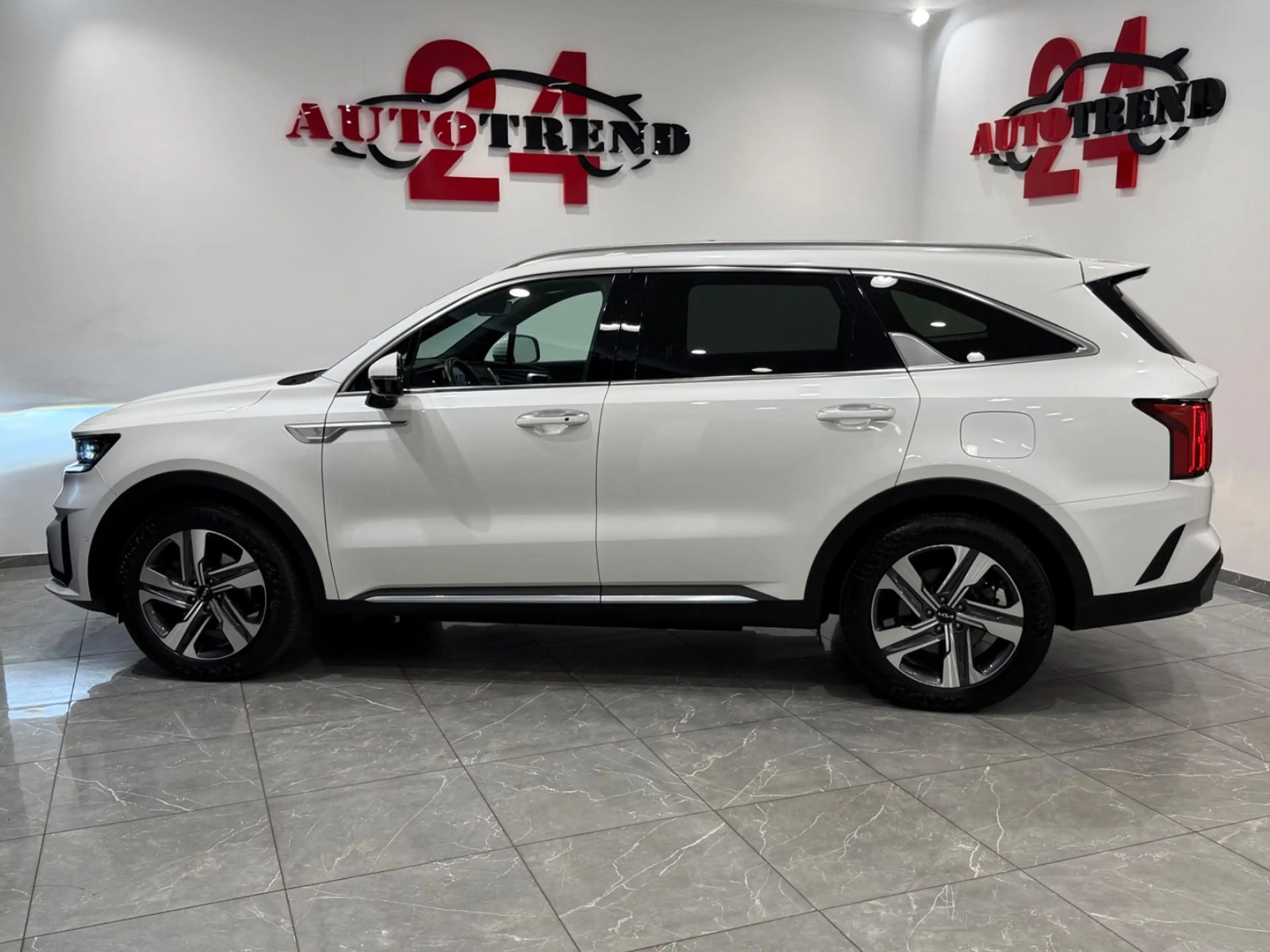 Kia Sorento Platinum 4WD Plug-In Hybrid 7-SITZER — photo 10