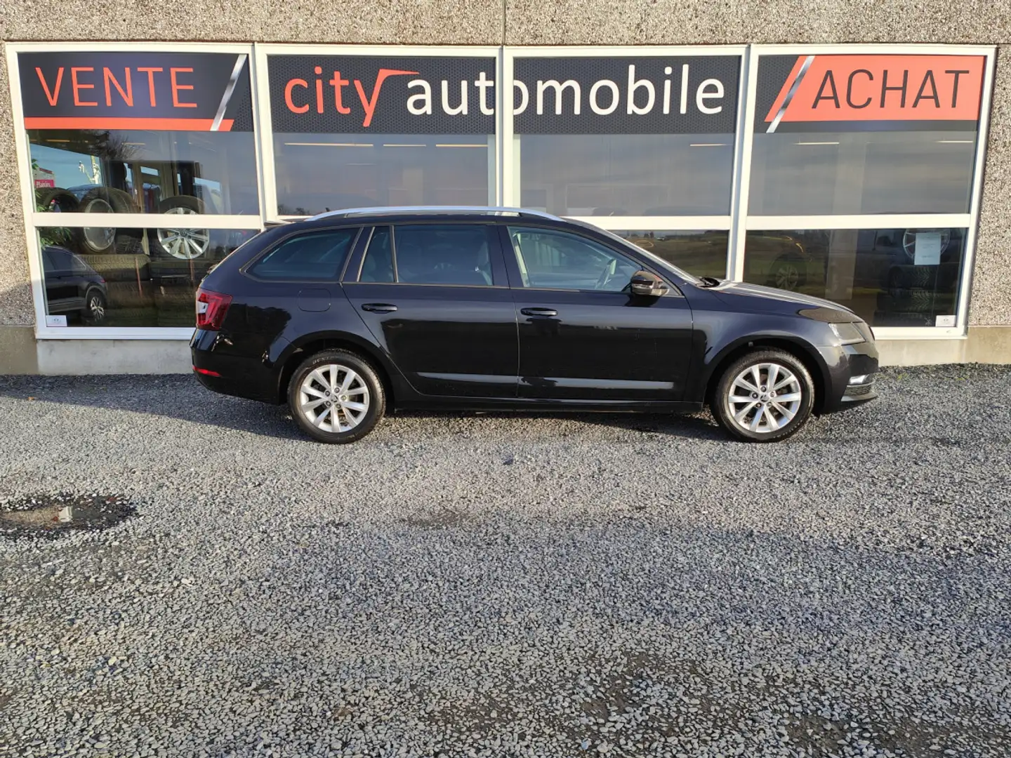 Skoda Octavia 1.6 CR TDI DSG GPS CARPLAY SIEGES CHAUFFANTS Zwart - 2