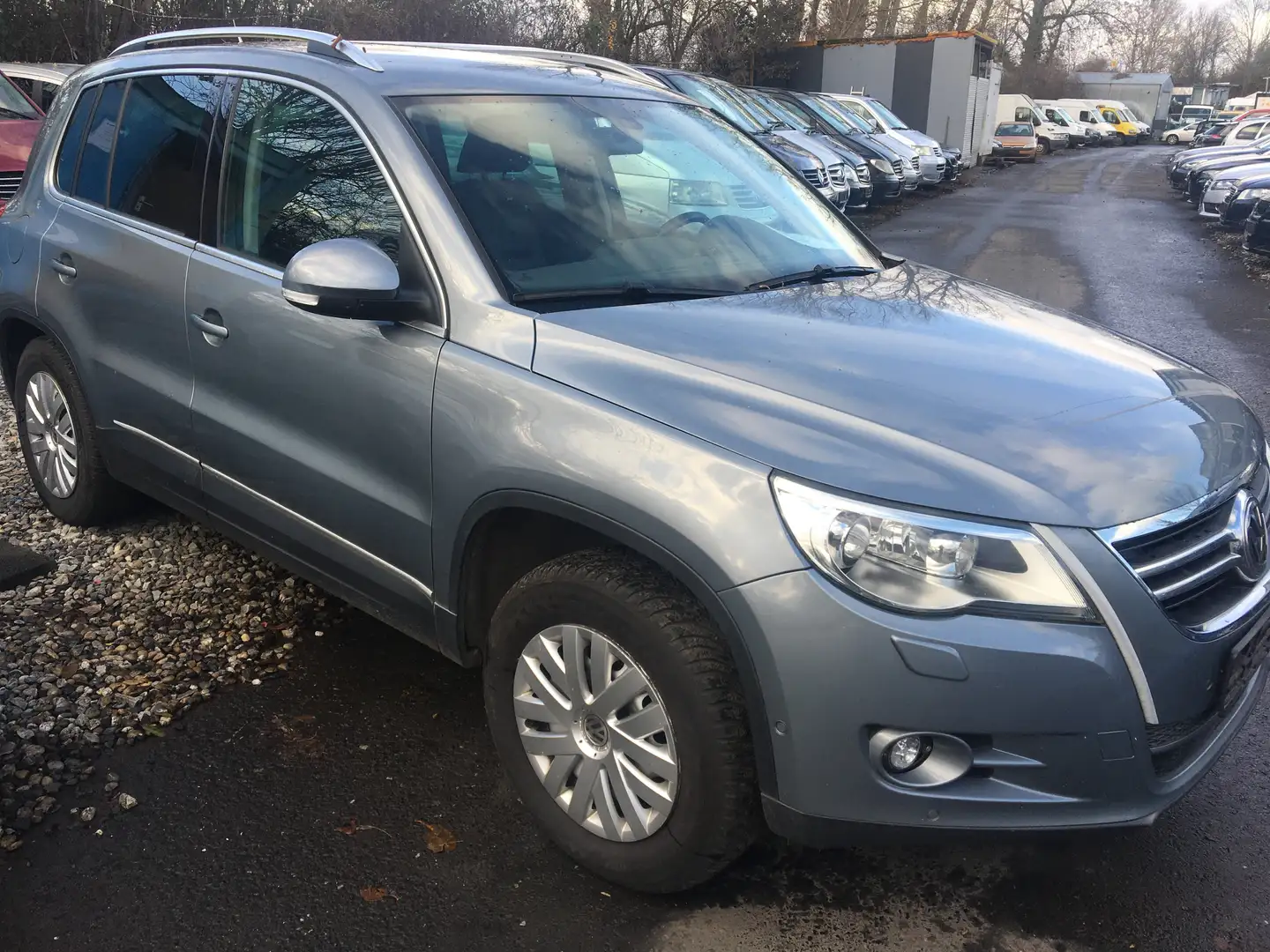 Volkswagen Tiguan 2,0 TDI 140 PS AUTOMATIK KLIMA ALU Gris - 1