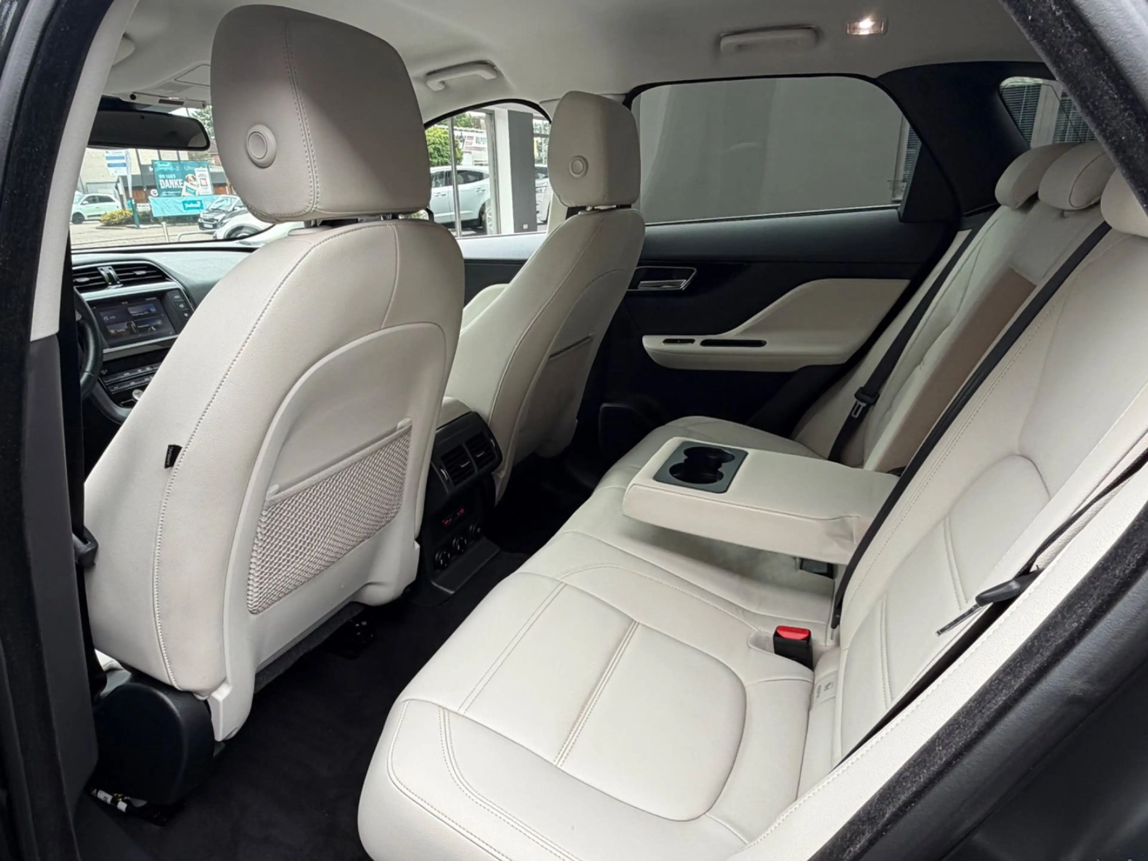 Jaguar F-Pace F-PACE P250*25T*PRESTIGE*AWD*DYNAMIC*LEDER BEIGE — photo 14