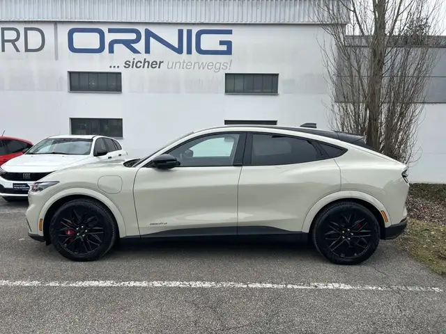 Ford Mustang Mach-E Mach-E Premium Extended Range  88kWh 276PS RWD Ansicht 3