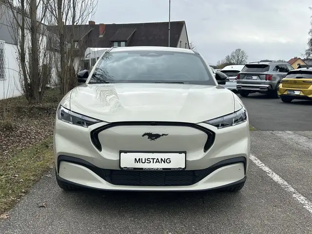 Ford Mustang Mach-E Mach-E Premium Extended Range  88kWh 276PS RWD Ansicht 2