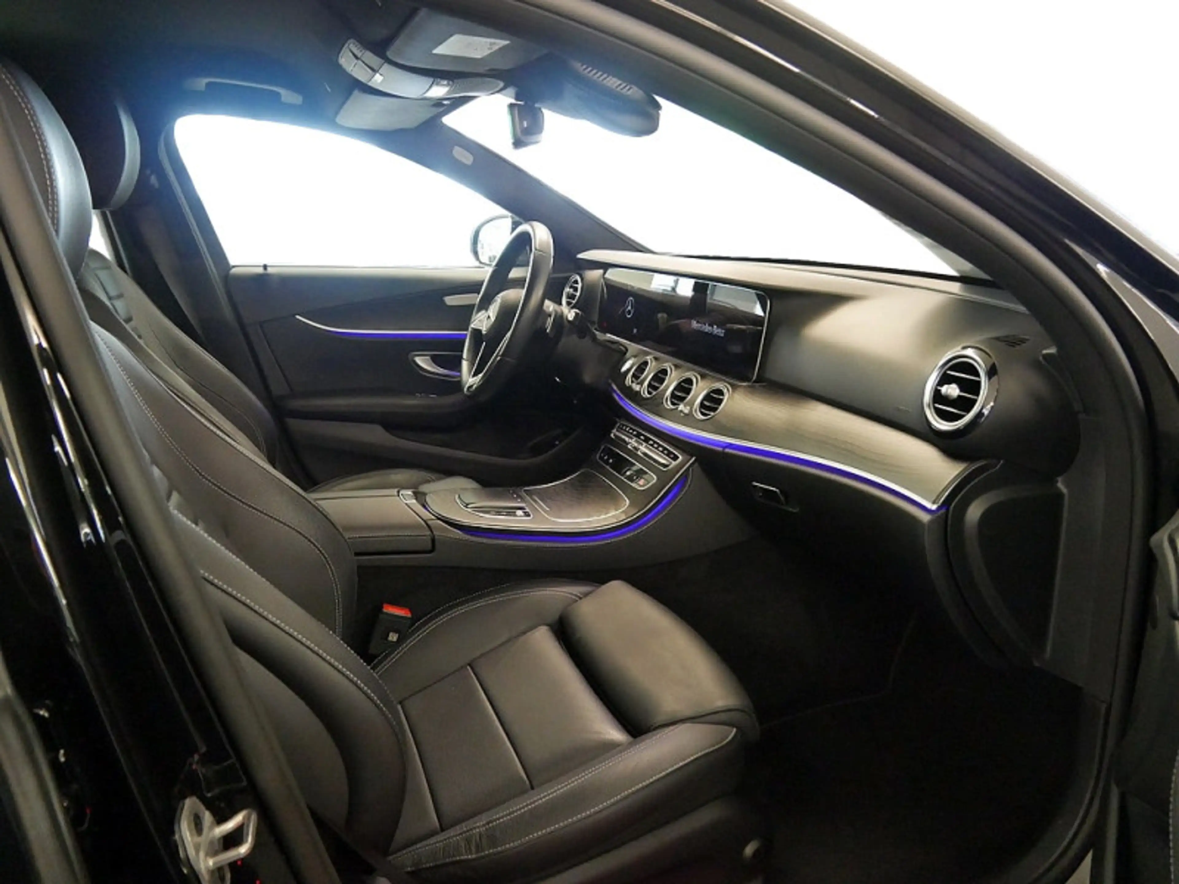 Mercedes-Benz E 220 d 4M // AVANTGARDE WIDE 360 AHK KAMERA PDC — photo 7