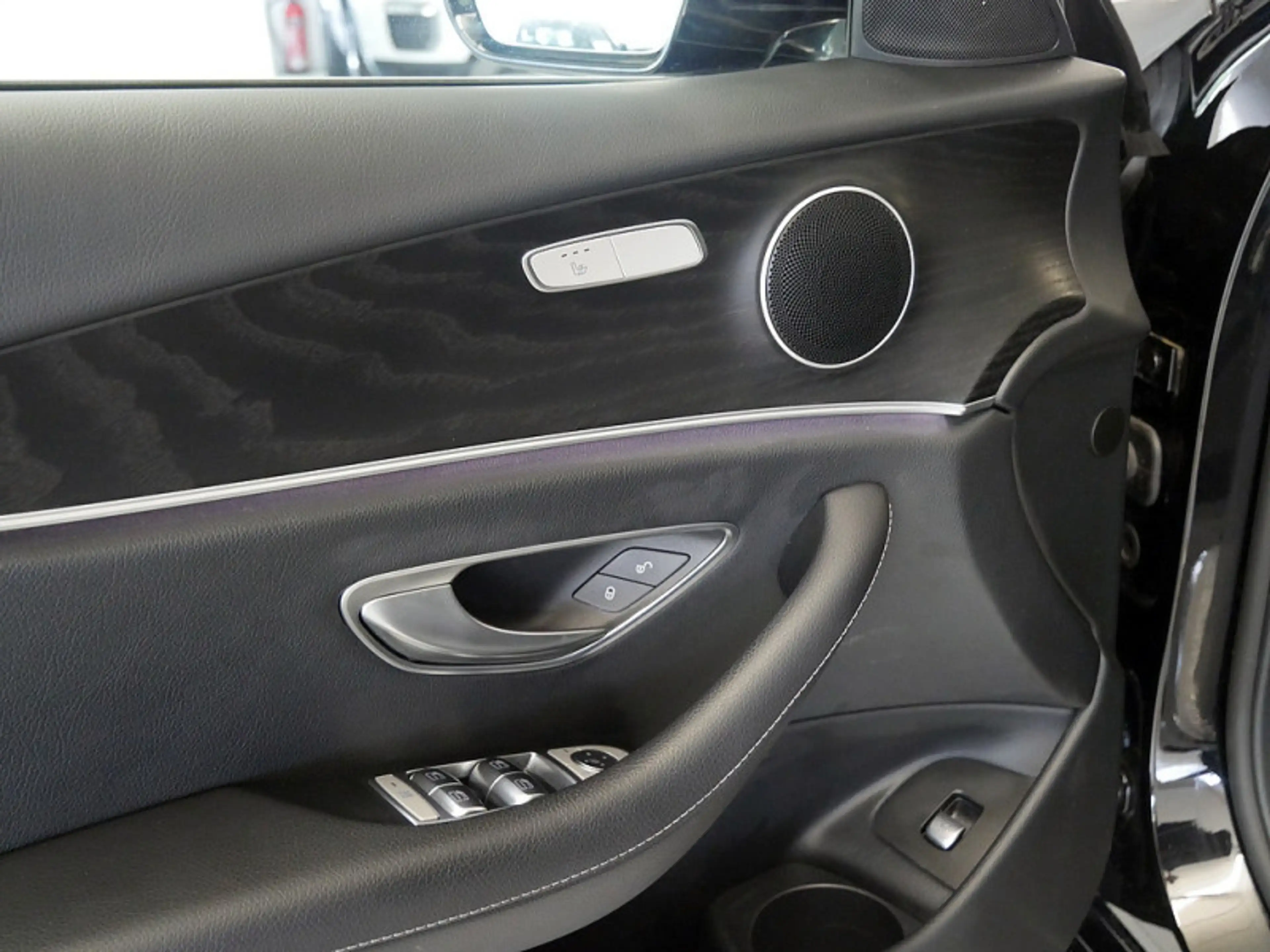 Mercedes-Benz E 220 d 4M // AVANTGARDE WIDE 360 AHK KAMERA PDC — photo 11