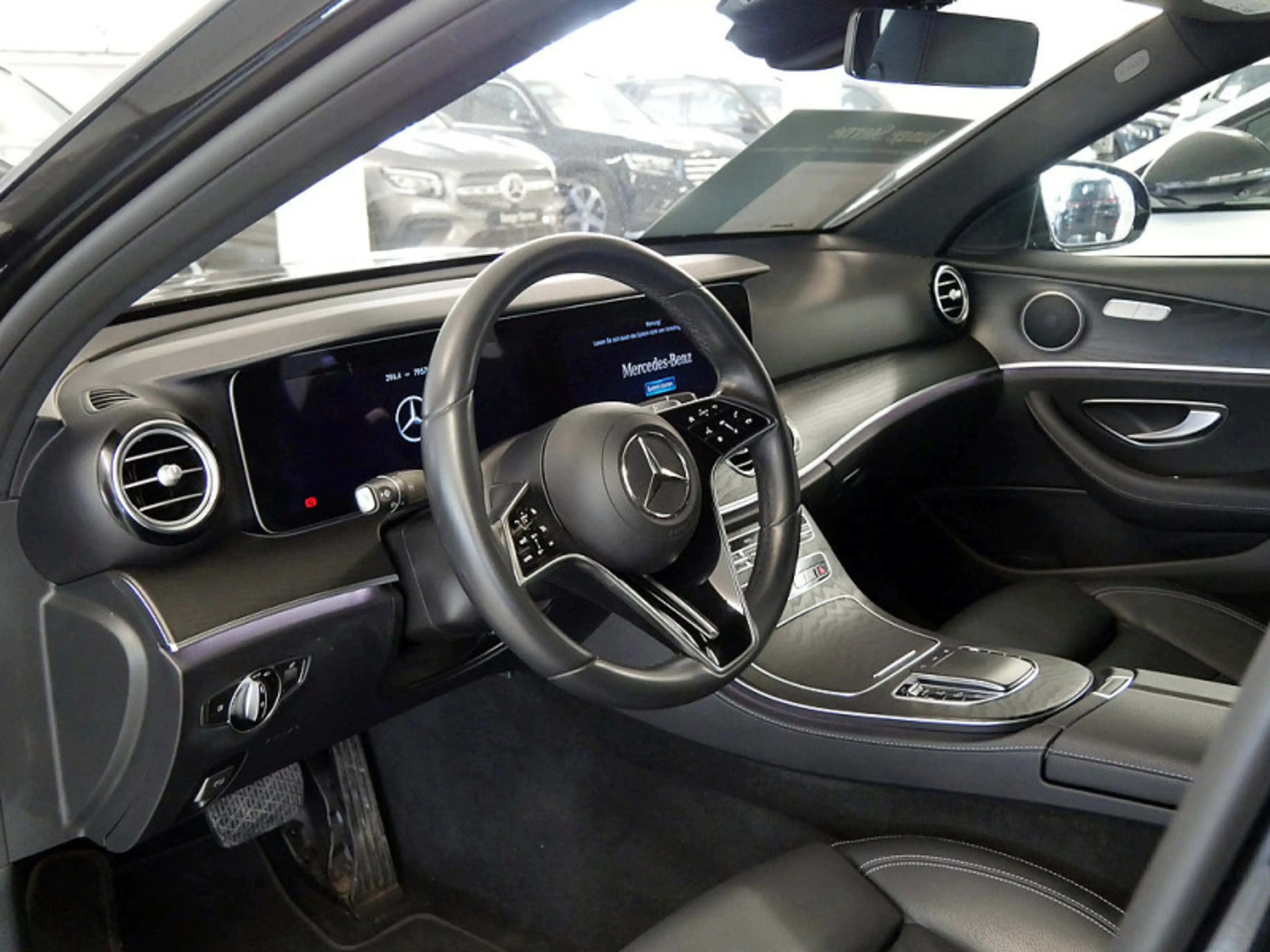Mercedes-Benz E 220 d 4M // AVANTGARDE WIDE 360 AHK KAMERA PDC — photo 10