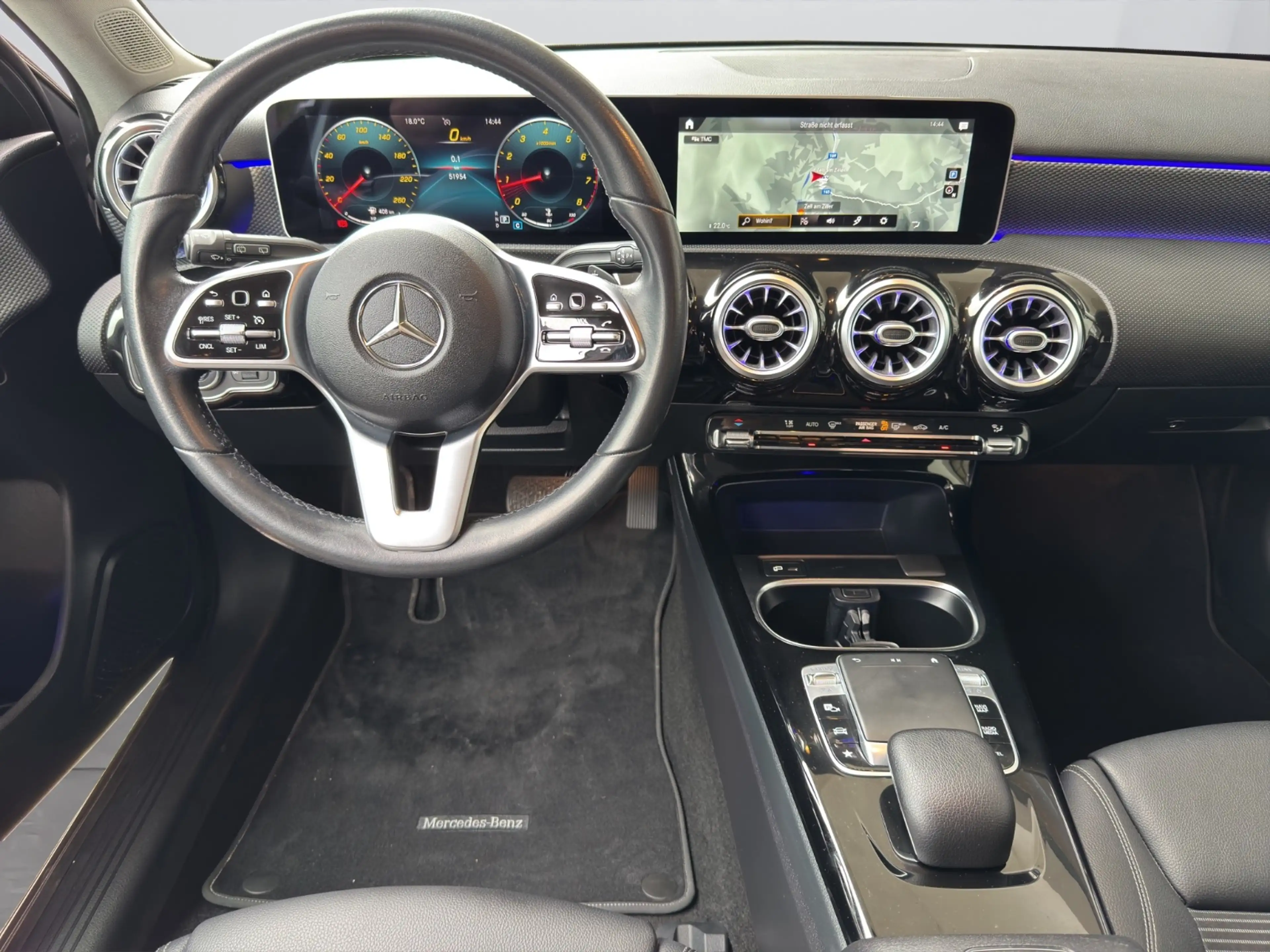 Mercedes-Benz A 200 Progressive PTS Shz Ambi Mbeam MBUX AUT — photo 11
