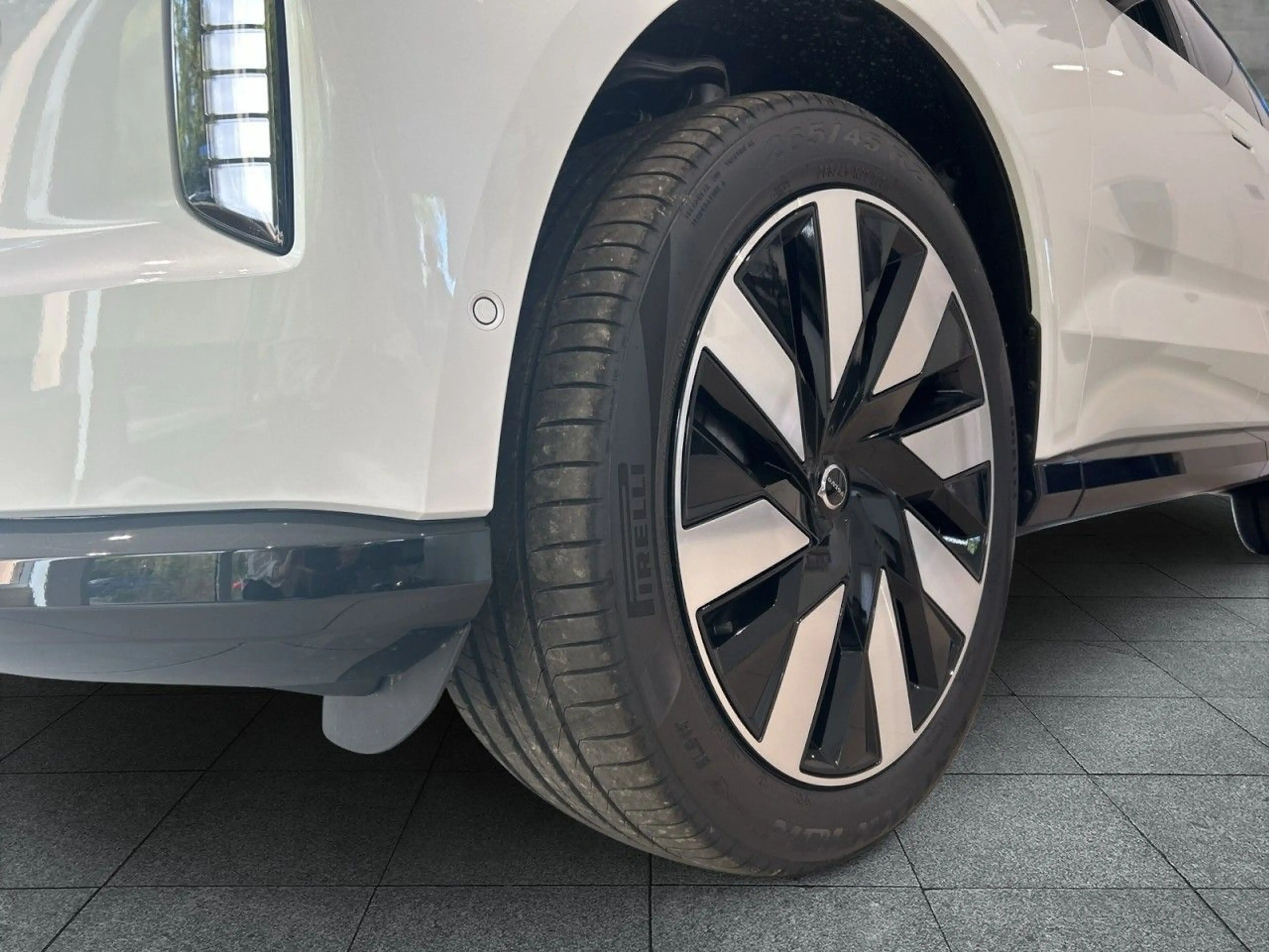 Volvo EX90 Twin Motor AWD Plus 7-Sitzer 106kWh Klima — photo 6