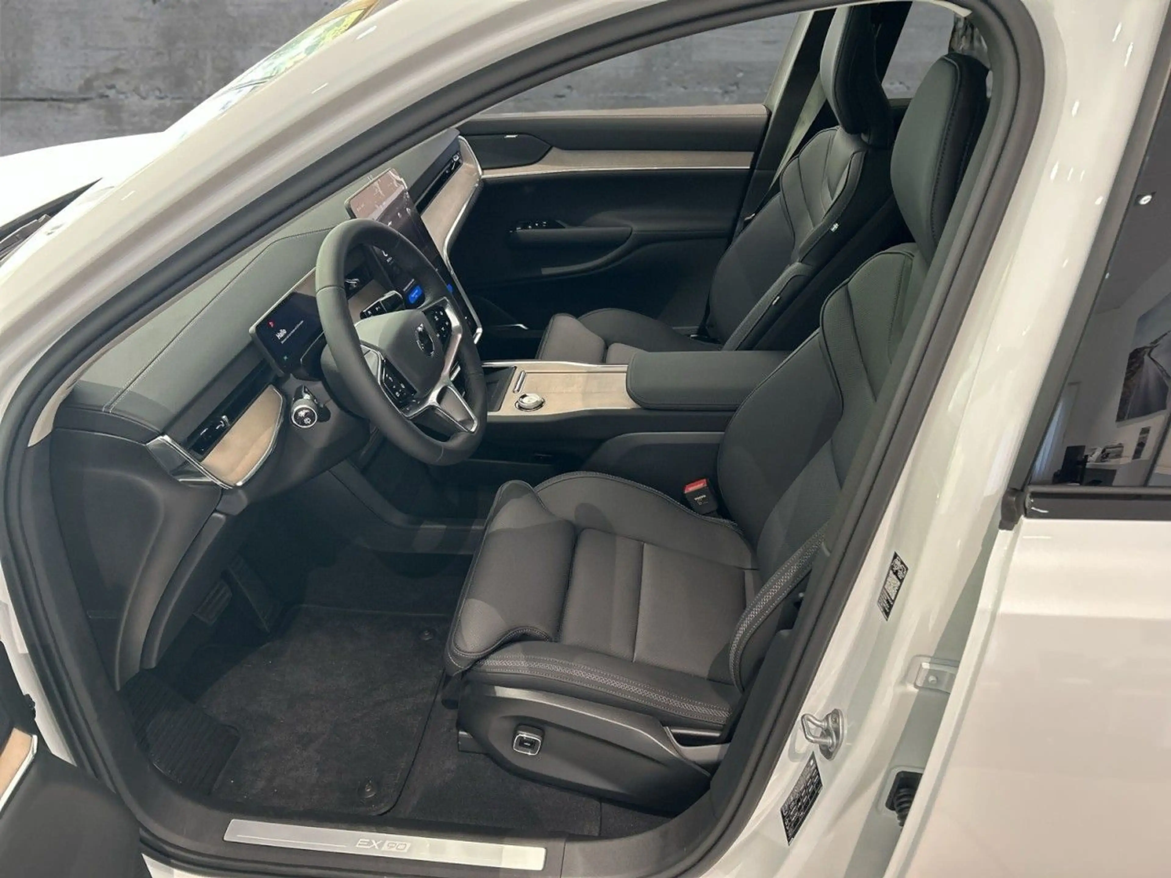 Volvo EX90 Twin Motor AWD Plus 7-Sitzer 106kWh Klima — photo 9