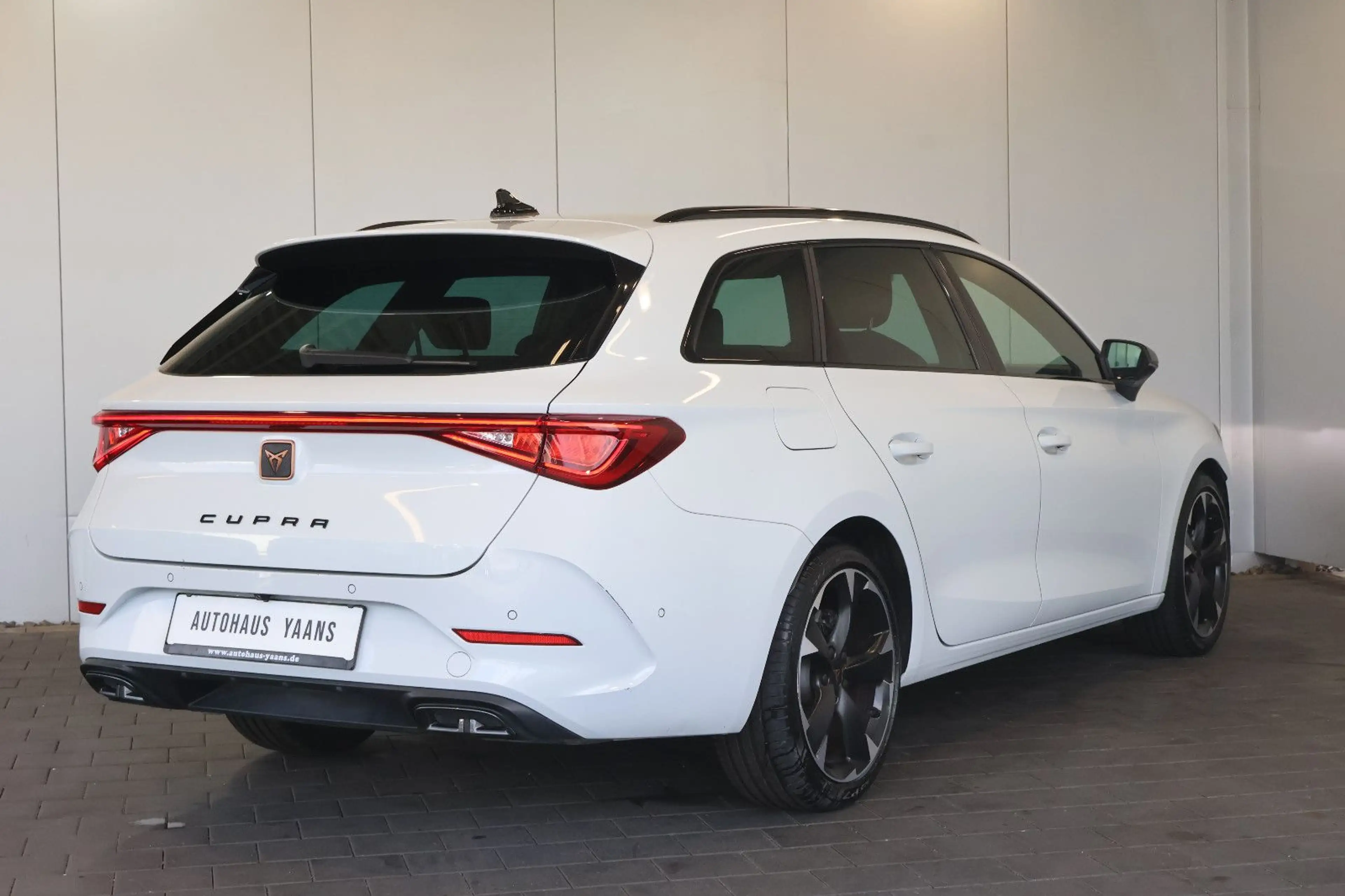 CUPRA Leon ST 1.5 eTSI AID+ACC+KAM+LED+KEY+CARPLAY+18" — photo 4