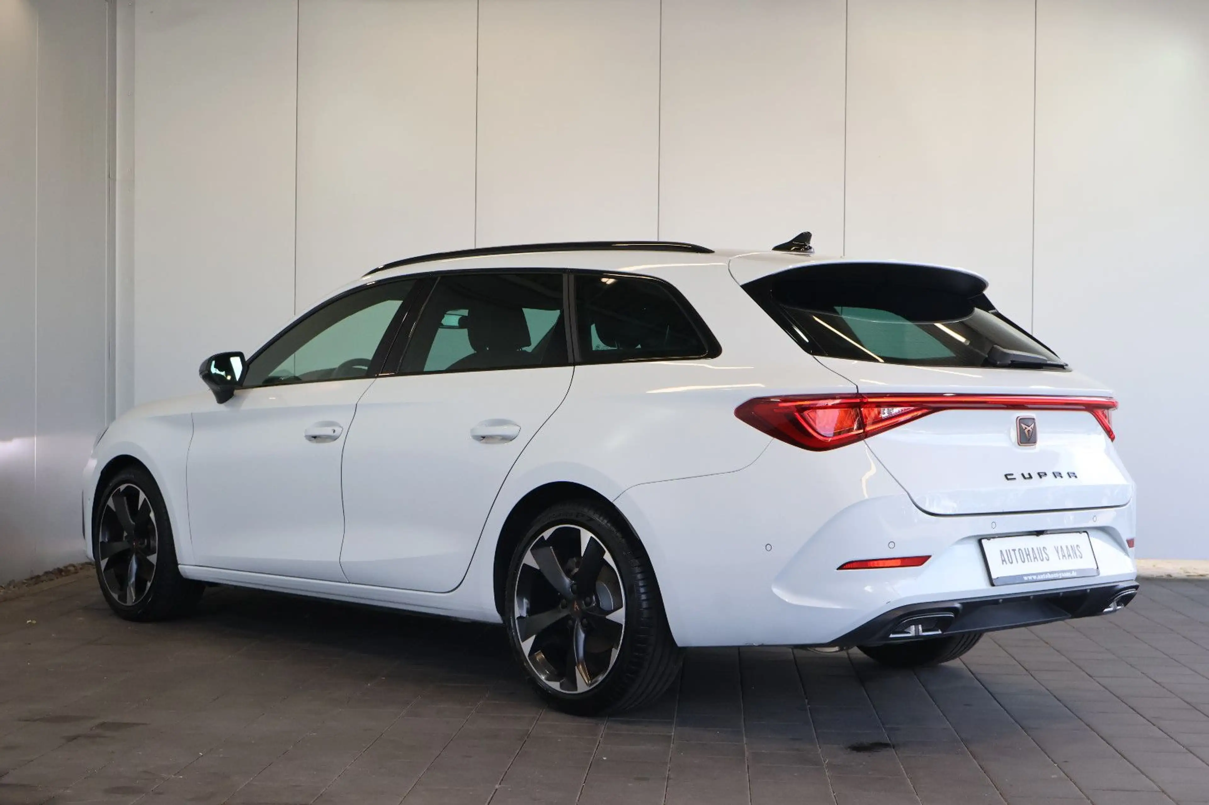 CUPRA Leon ST 1.5 eTSI AID+ACC+KAM+LED+KEY+CARPLAY+18" — photo 6