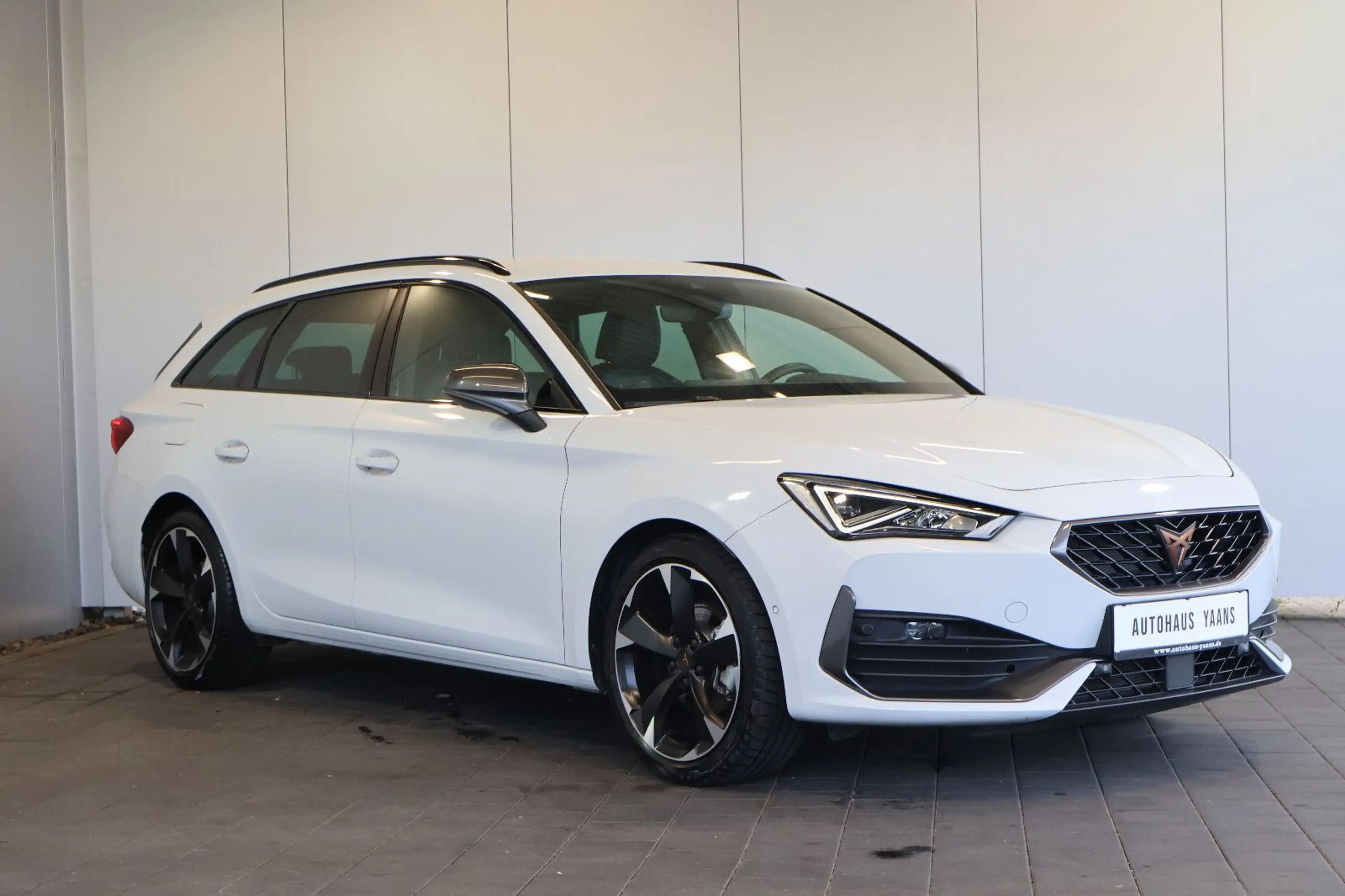 CUPRA Leon ST 1.5 eTSI AID+ACC+KAM+LED+KEY+CARPLAY+18" — photo 3