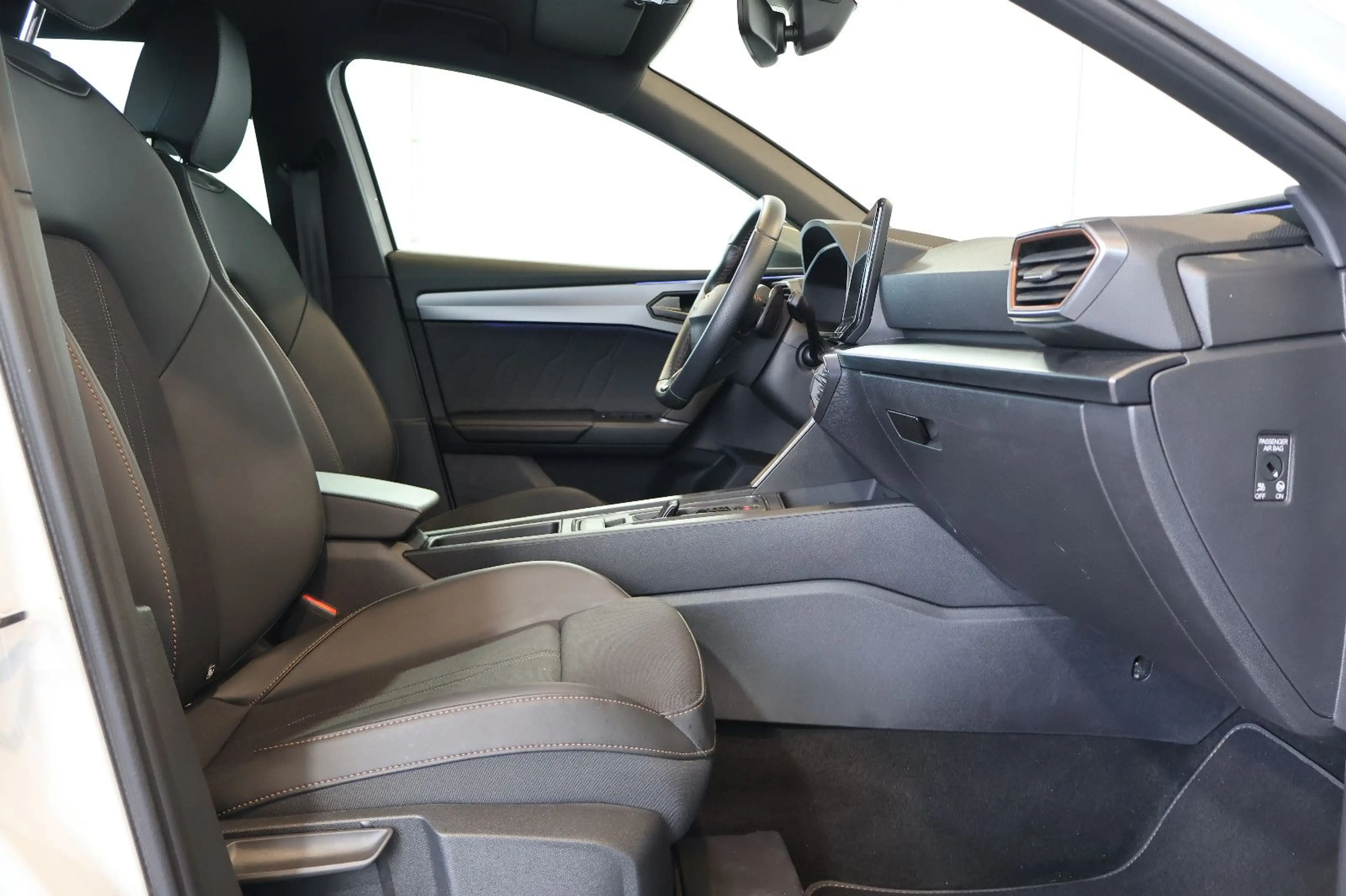 CUPRA Leon ST 1.5 eTSI AID+ACC+KAM+LED+KEY+CARPLAY+18" — photo 14
