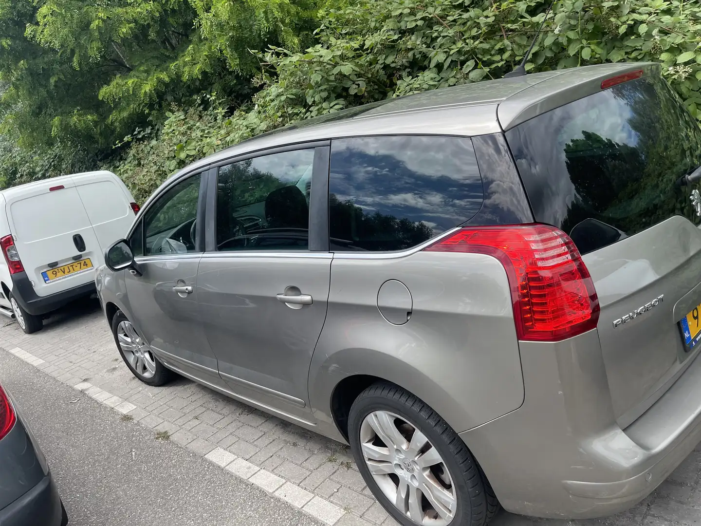 Peugeot 1.6 THP ST Prem. 7p. sloopauto Серый - 2