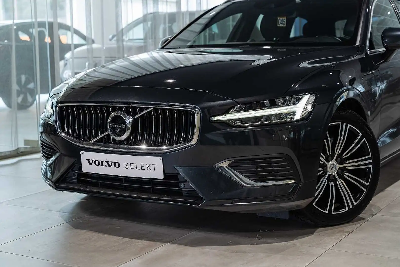 Volvo V60 Inscription T8 PHEV Gris - 2