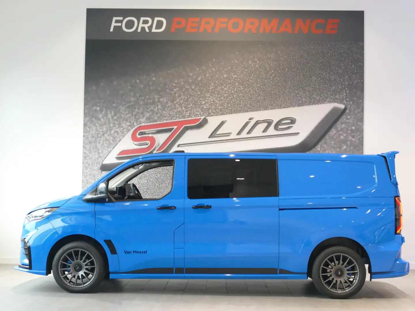 Ford E-Transit Cust. 320 L2H1 MS-RT 65 kWh DC Blauw - 2