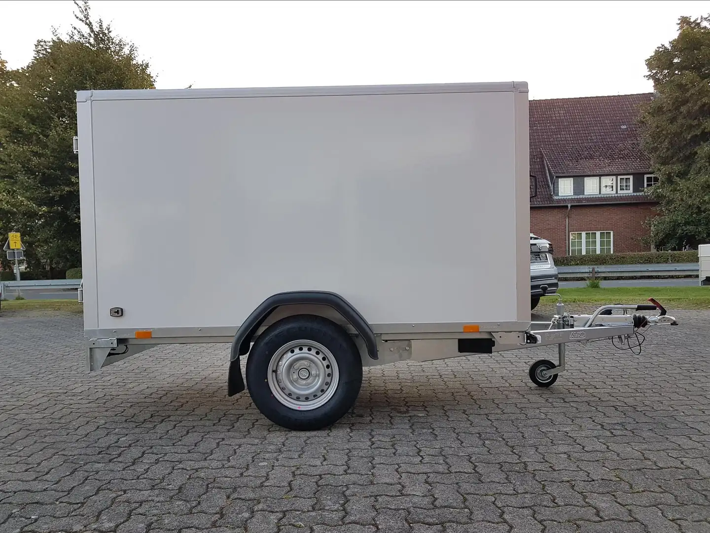 Saris Kofferanhänger GO 256 134 138 1350 1 1,35t Garage - 2