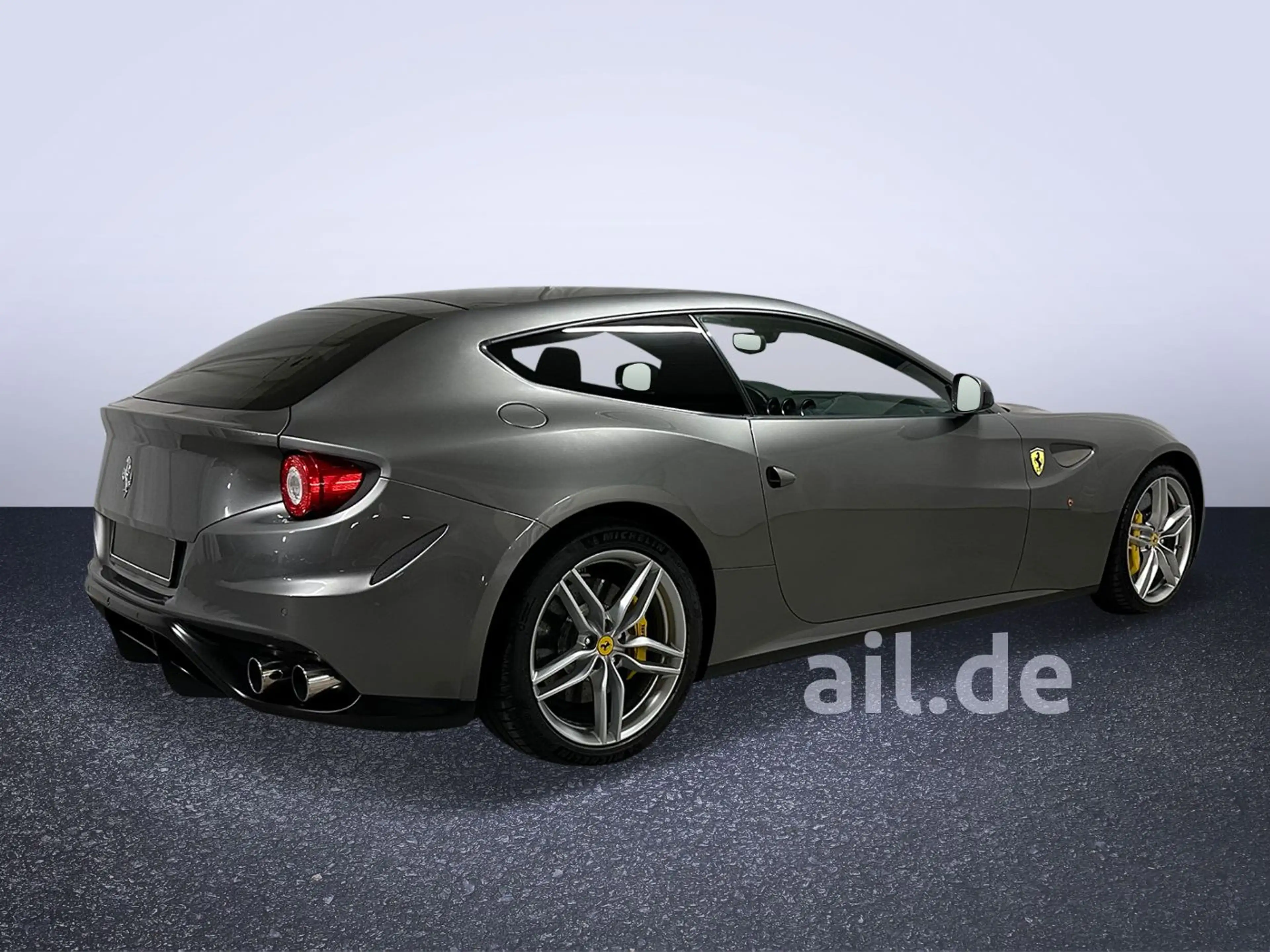Ferrari FF V12 Lift 360 Kamera CarPlay — photo 12