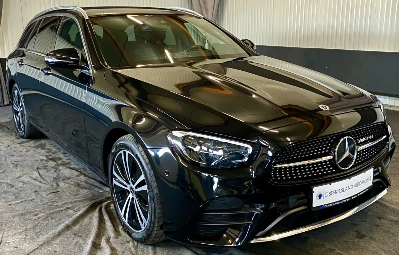 Mercedes-Benz E 400 d T-Modell  4Matic, Navi, AHK, LED Černá - 1