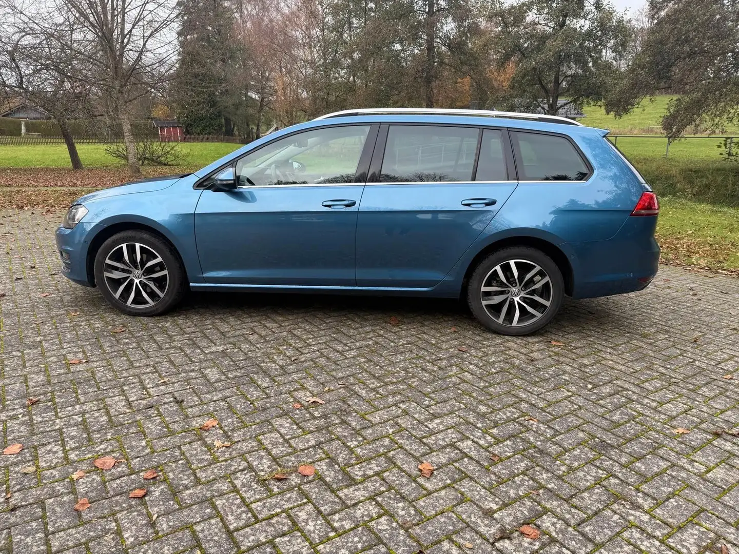 Volkswagen Golf Variant 1.4TSI DSG Highline Navi Led Pano Blau - 2