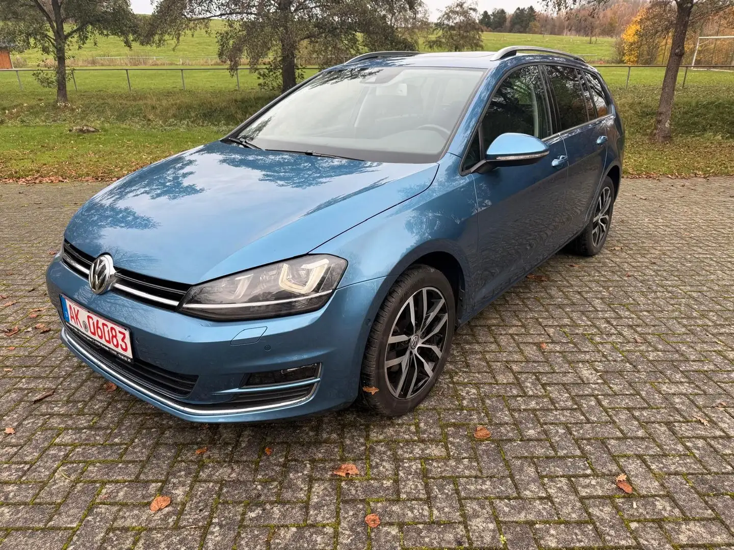 Volkswagen Golf Variant 1.4TSI DSG Highline Navi Led Pano Blau - 1