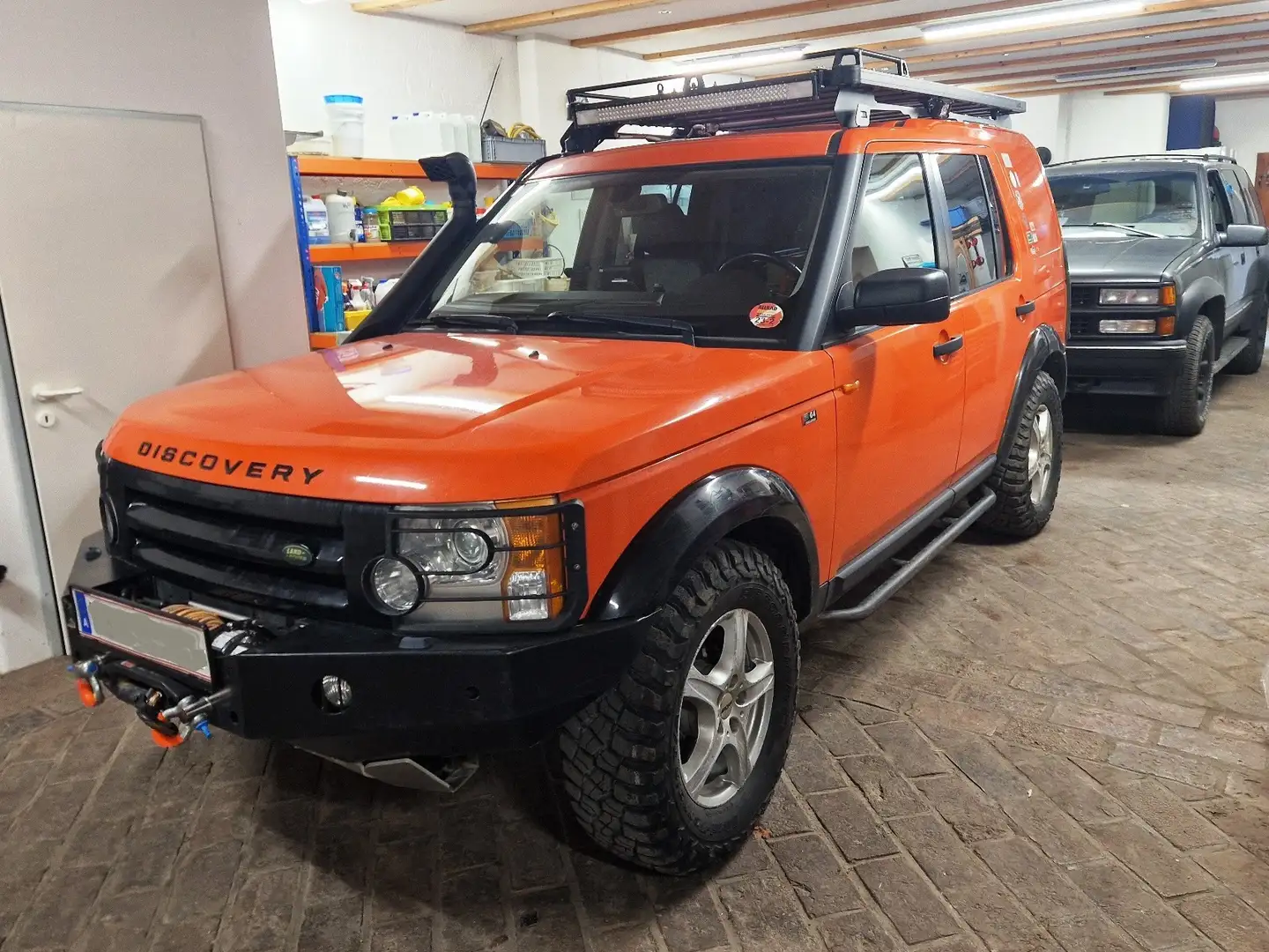 Land Rover Discovery Orange - 2