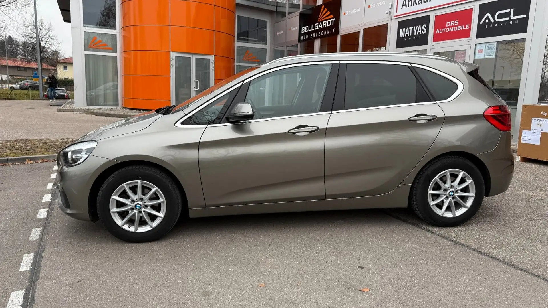 BMW 218 218 d Active Tourer / Navi/SHZ/ Silber - 2