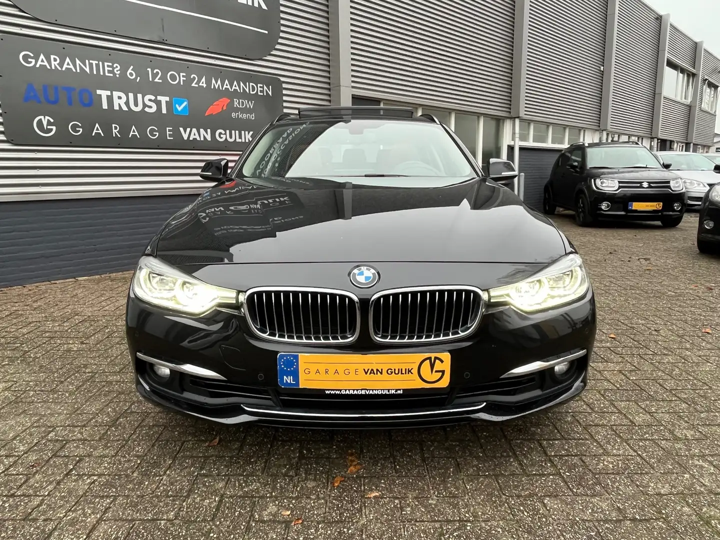 BMW 320 3-serie Touring 320i Luxury-Line 184PK Automaat,Pa Zwart - 2