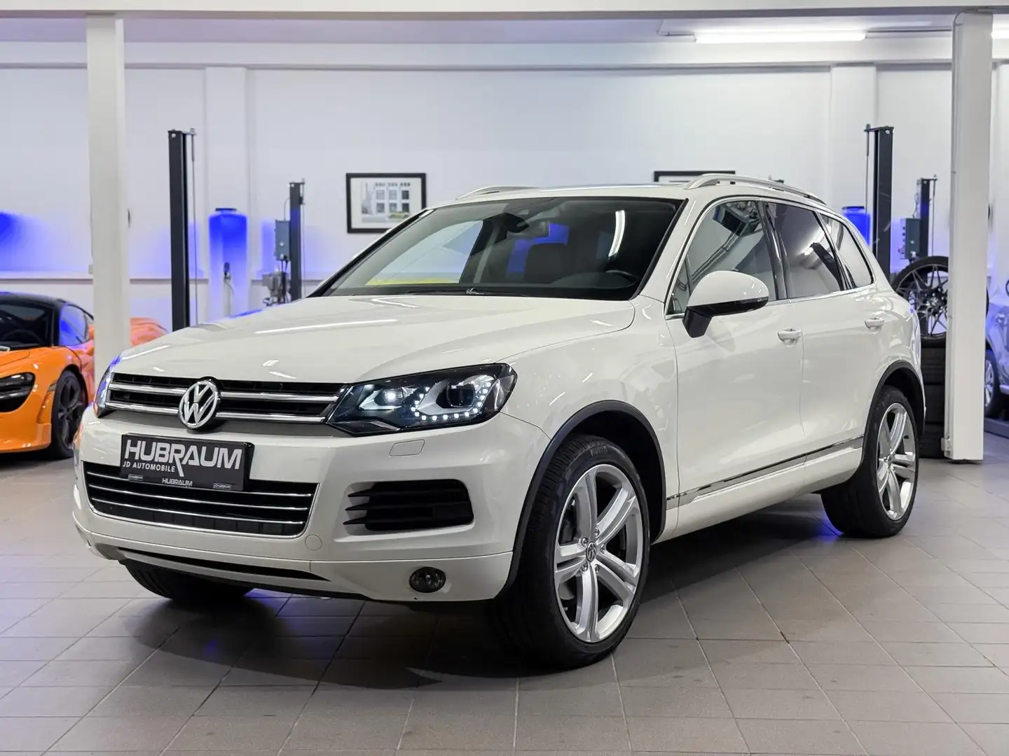 Volkswagen Touareg Sky V6 TDI BMT*RLine*AHK*Leder*Panorama*Motor NEU! Wit - 2