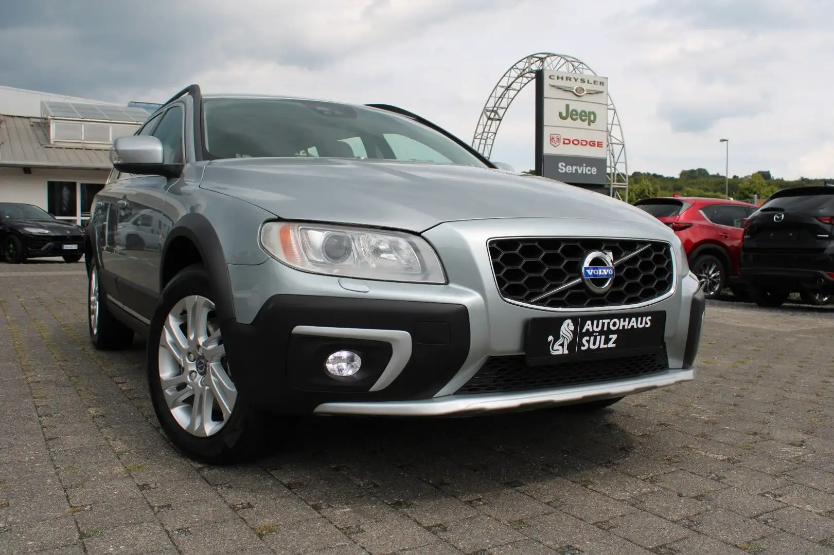 Volvo XC70 Momentum 2.0d/Auto./Leder/Navi/Xenon/DAC Silber - 1