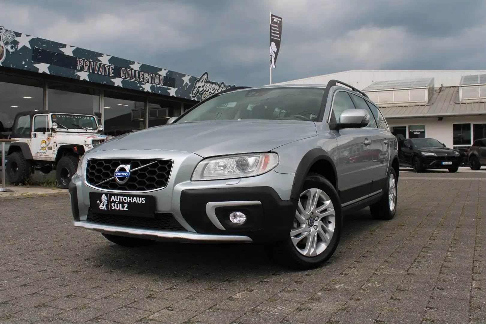 Volvo XC70 Momentum 2.0d/Auto./Leder/Navi/Xenon/DAC Silber - 2
