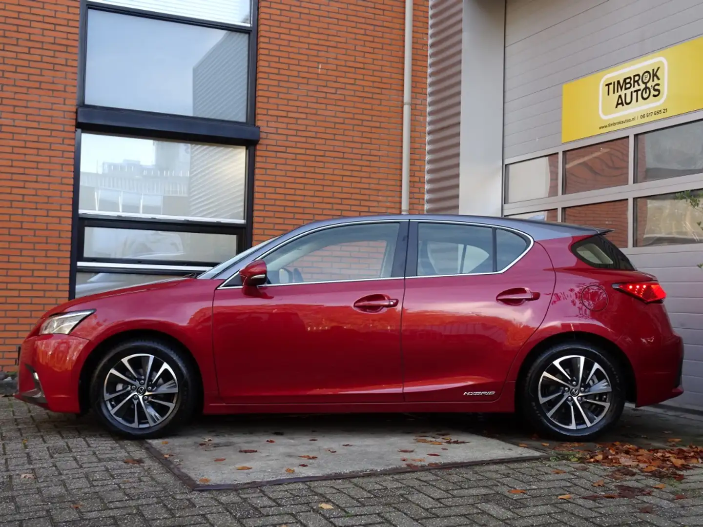 Lexus CT 200h Two-Tone *Adaptive Cruise/Groot Navi/LED/Stoelverw Rood - 2