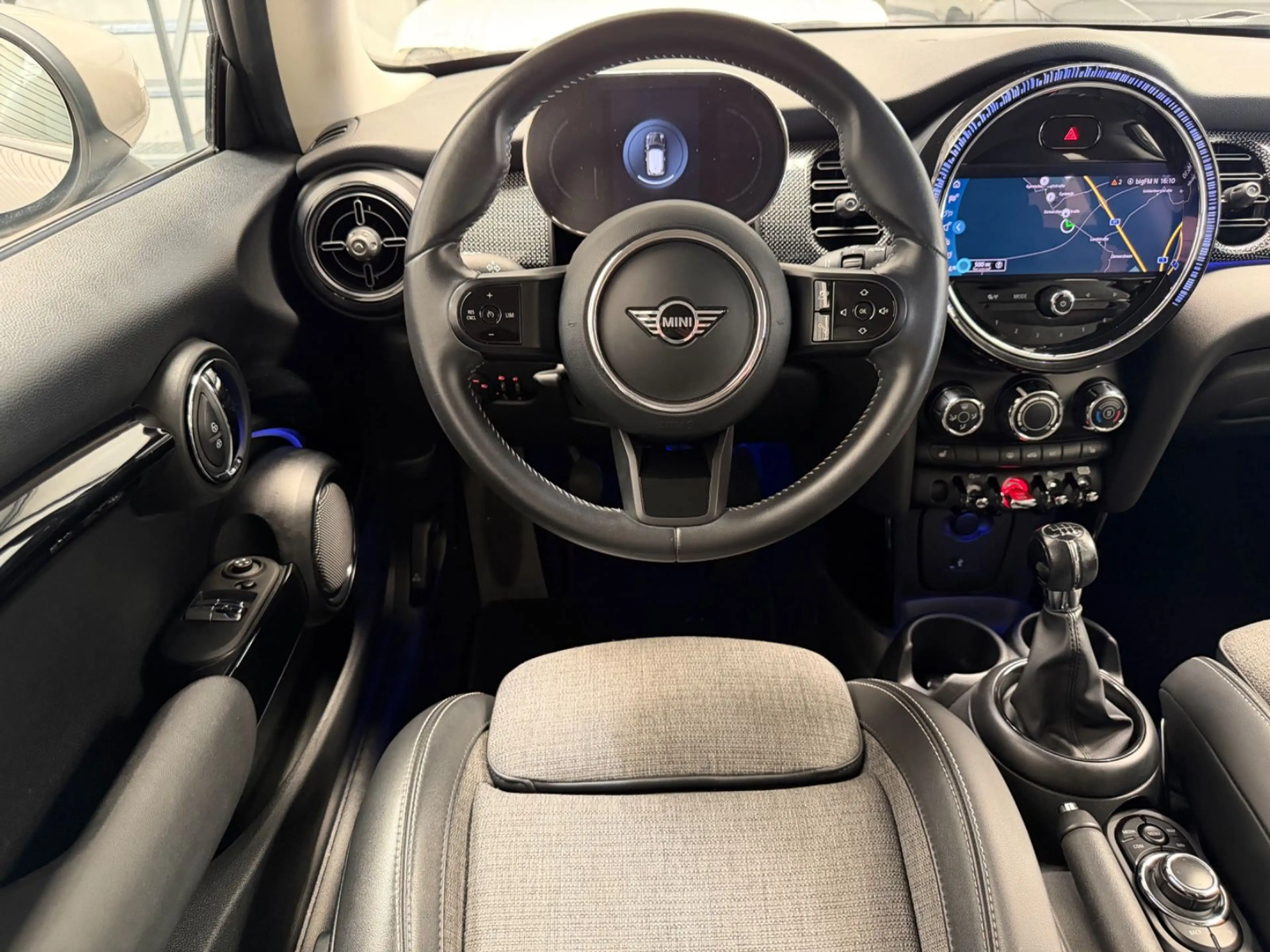 MINI One One Classic Trim/Navi/CarPlay/Cam/KeyLess — photo 15