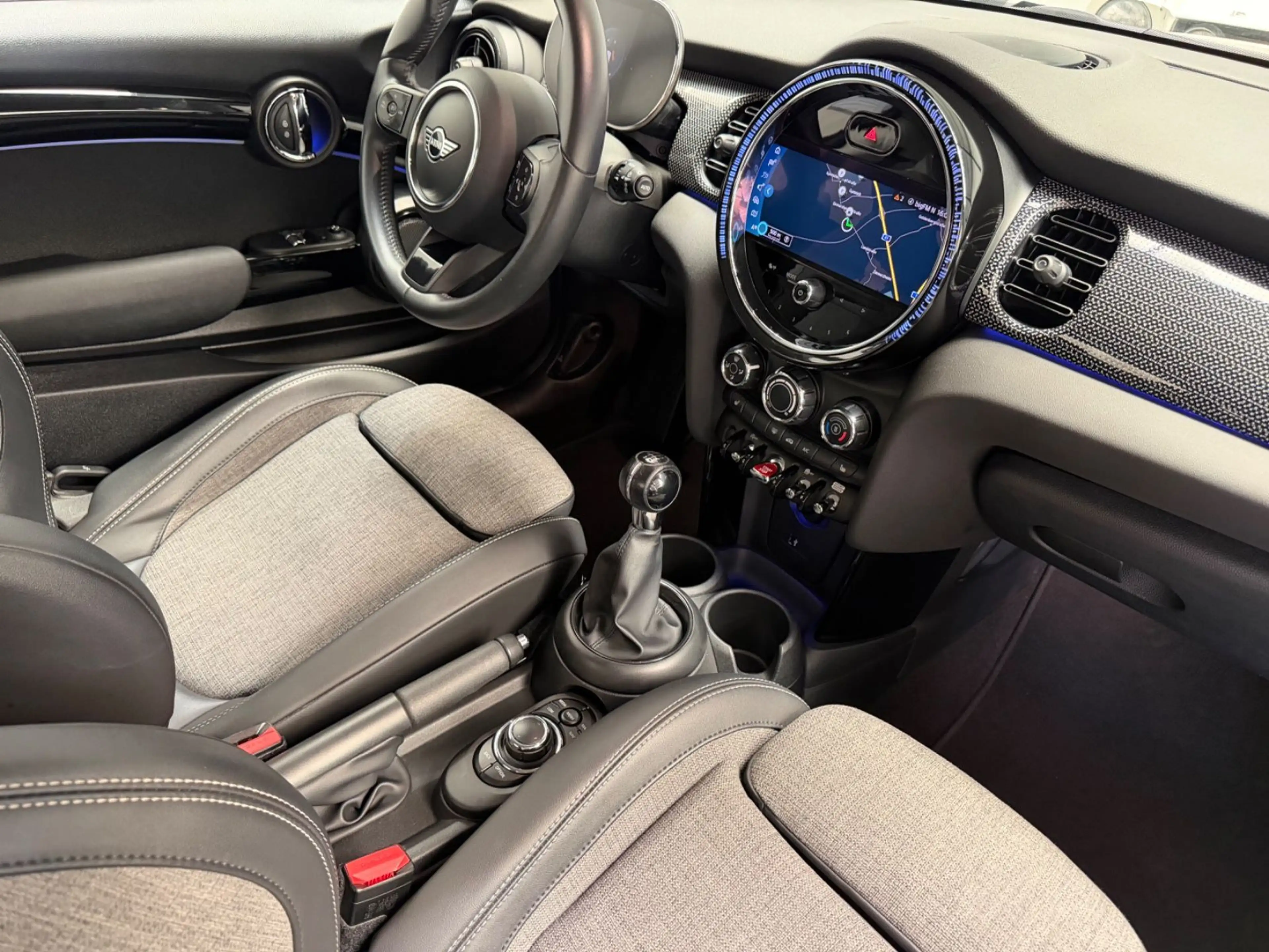 MINI One One Classic Trim/Navi/CarPlay/Cam/KeyLess — photo 13
